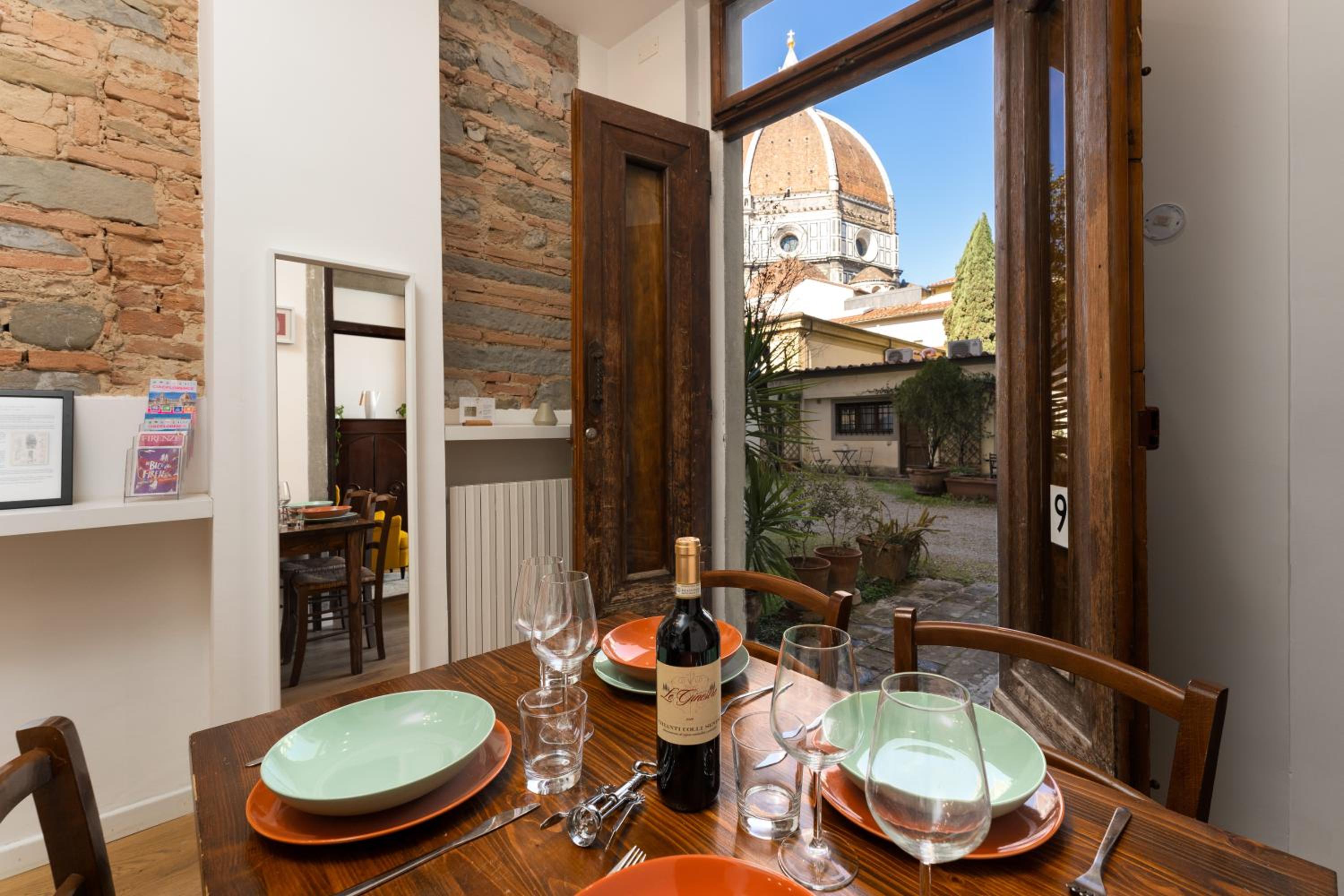 Deluxe Two-Bedroom Apartment with Duomo View