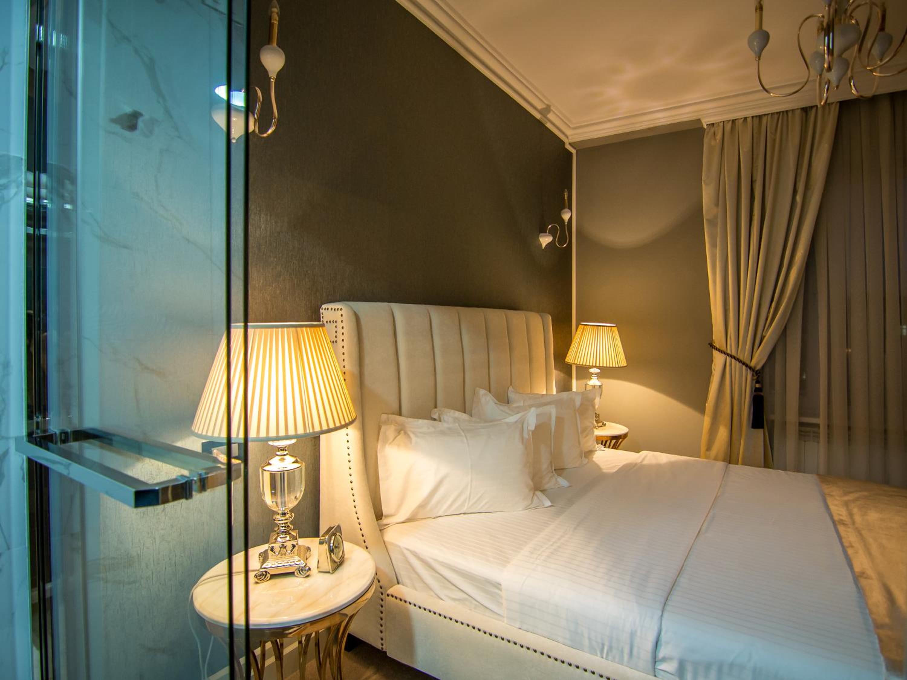 Executive Suite - Photo 11