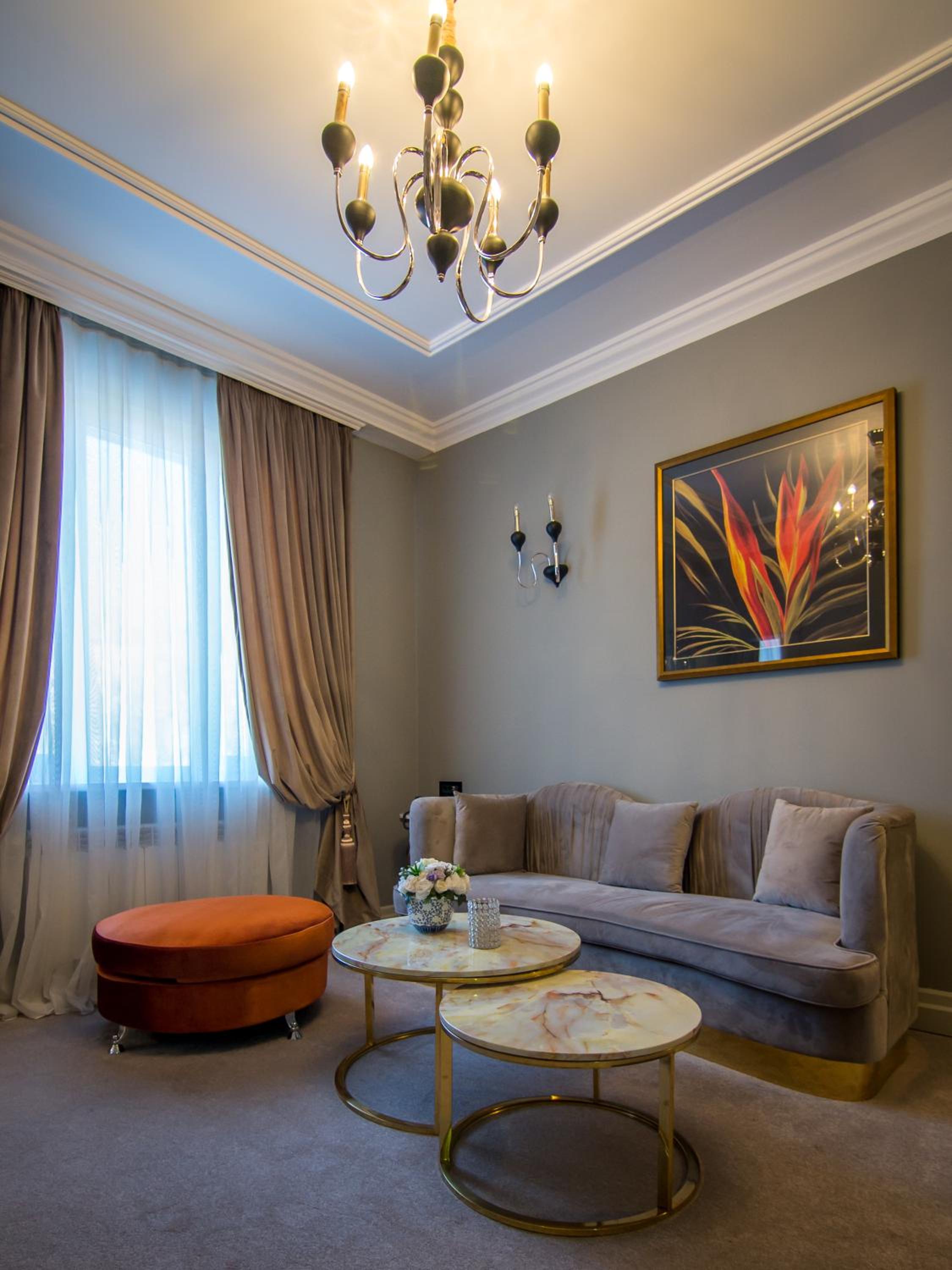 Executive Suite - Photo 14