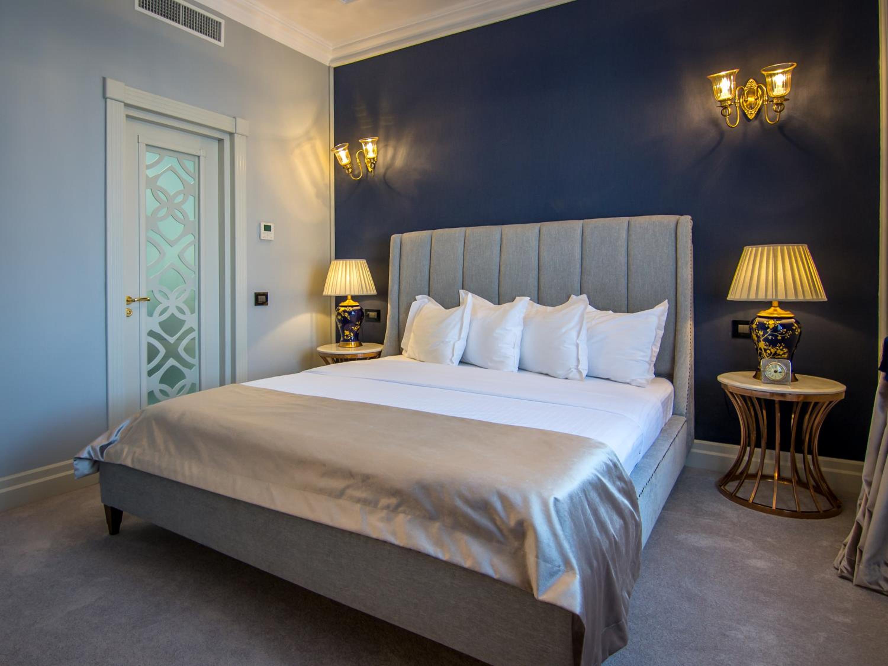 Executive Suite - Photo 16