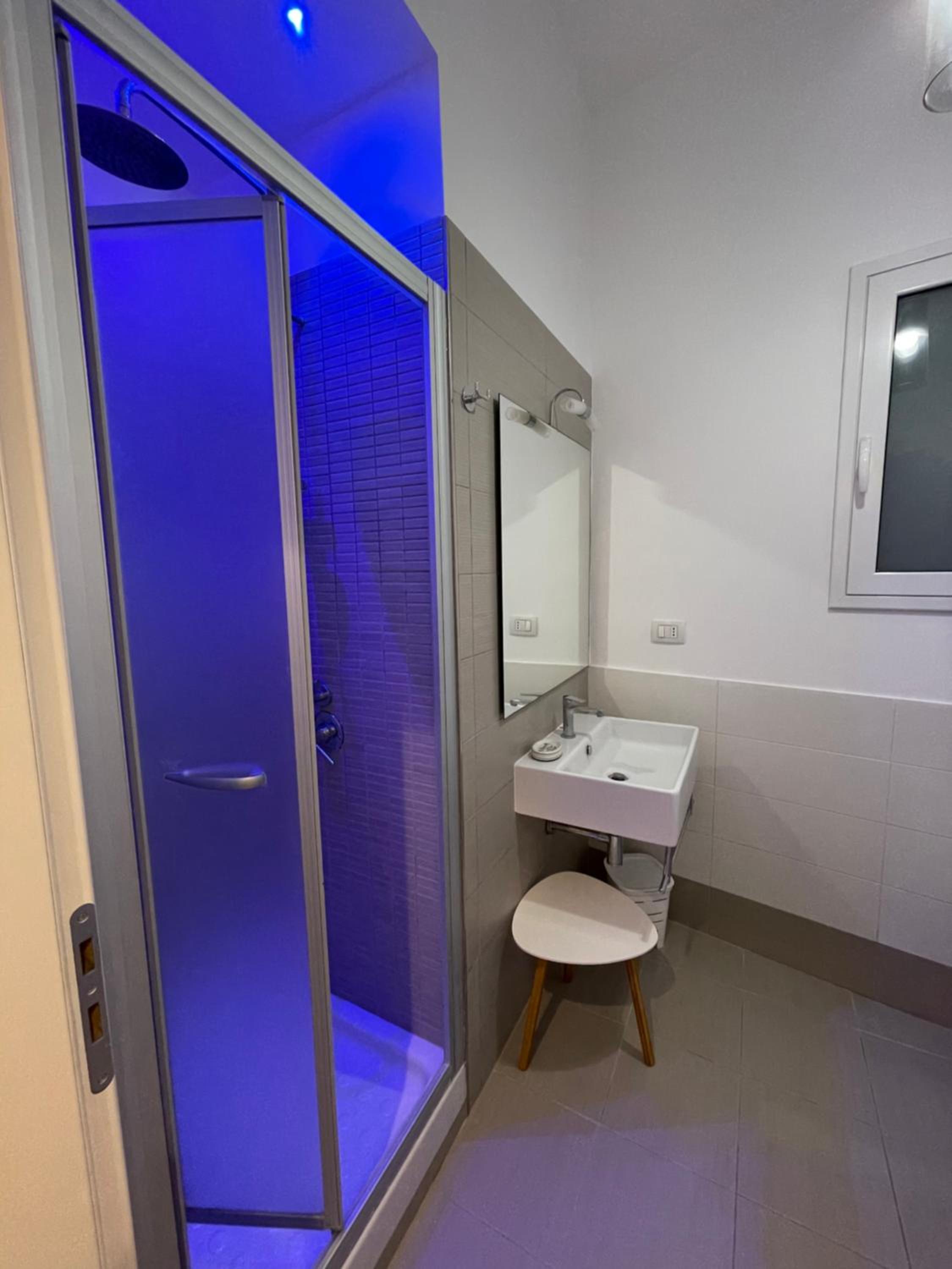 Double Room with Balcony - Photo 2