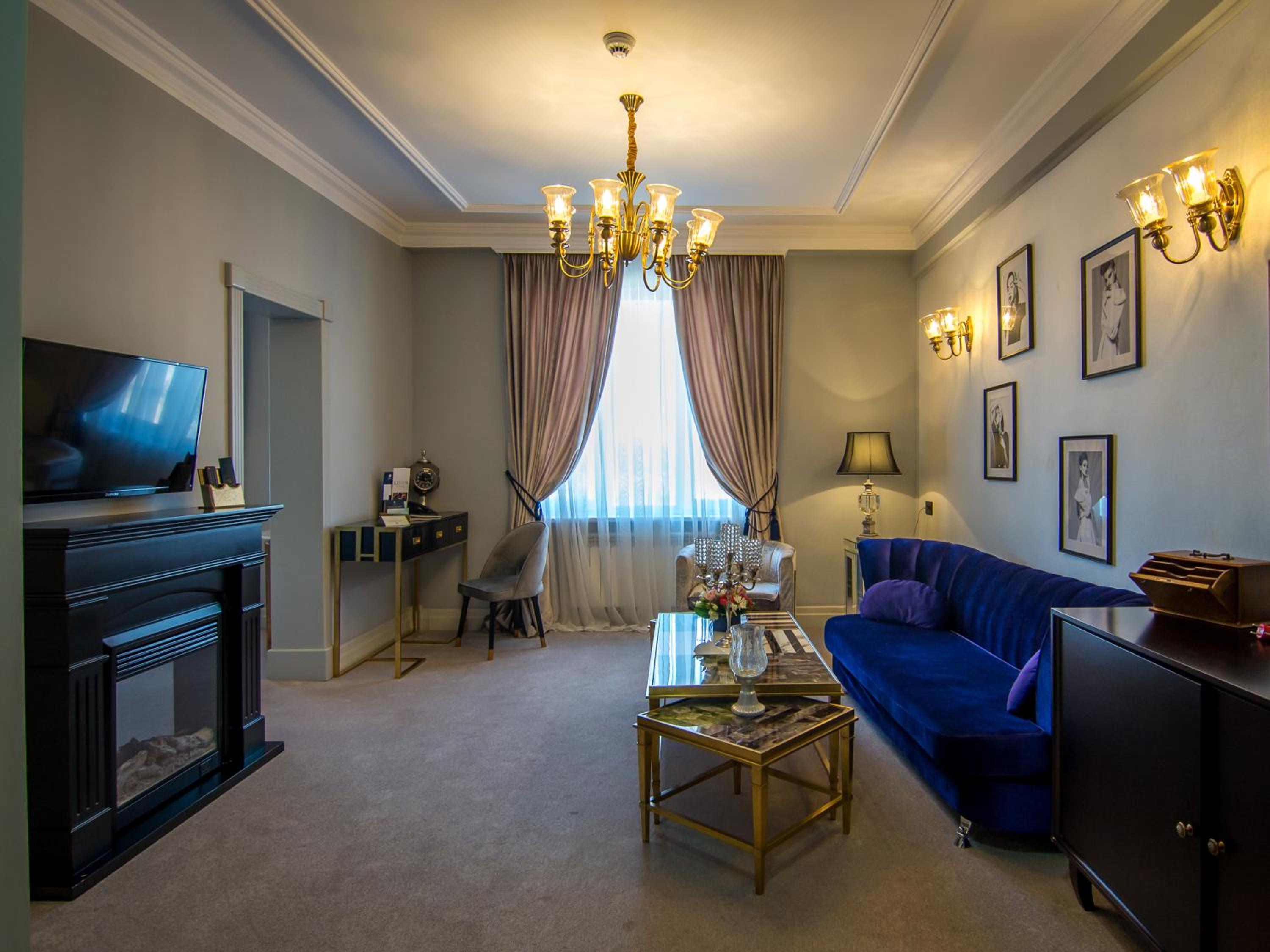 Executive Suite - Photo 19