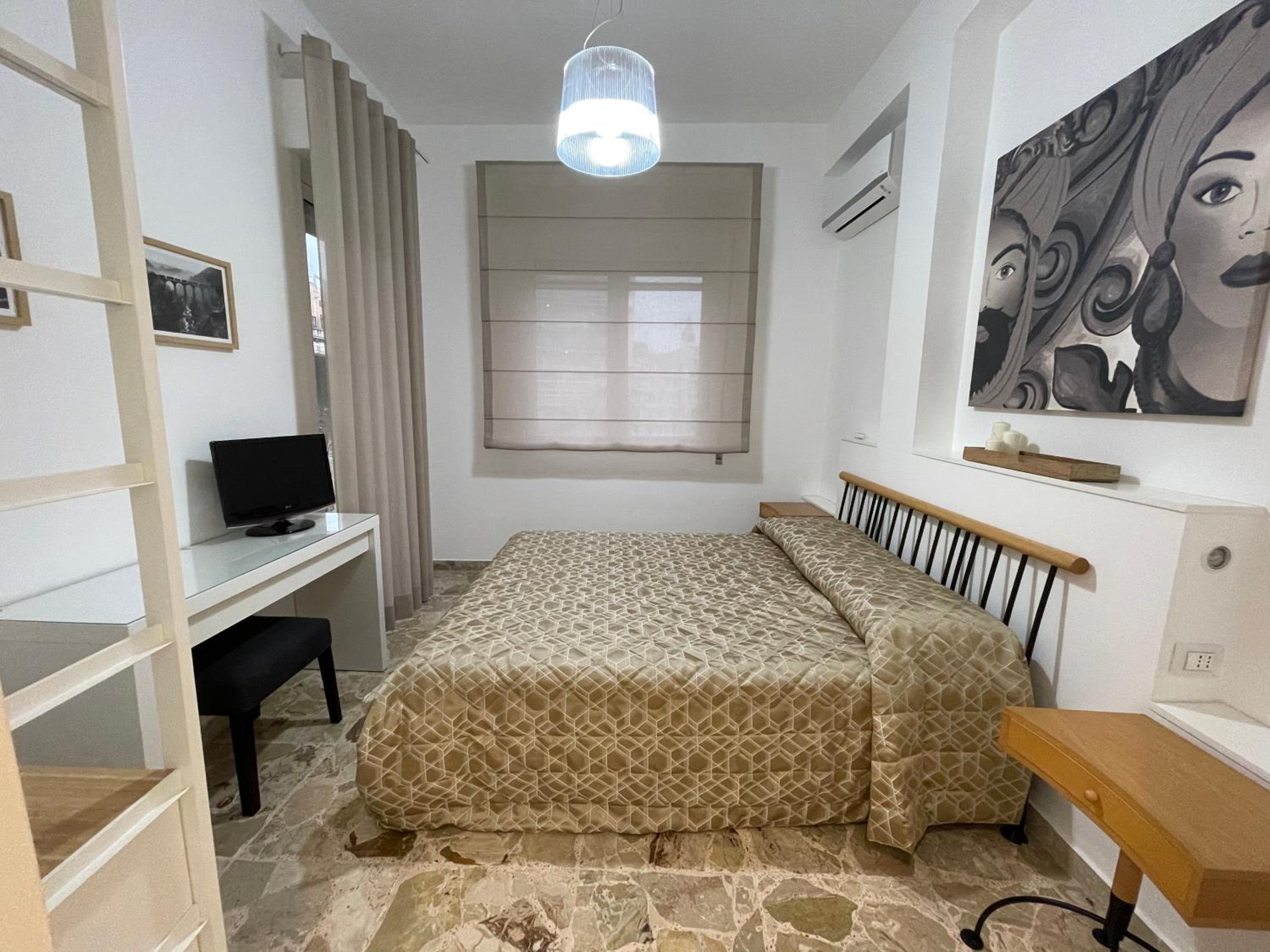 Double Room with Balcony - Photo 1