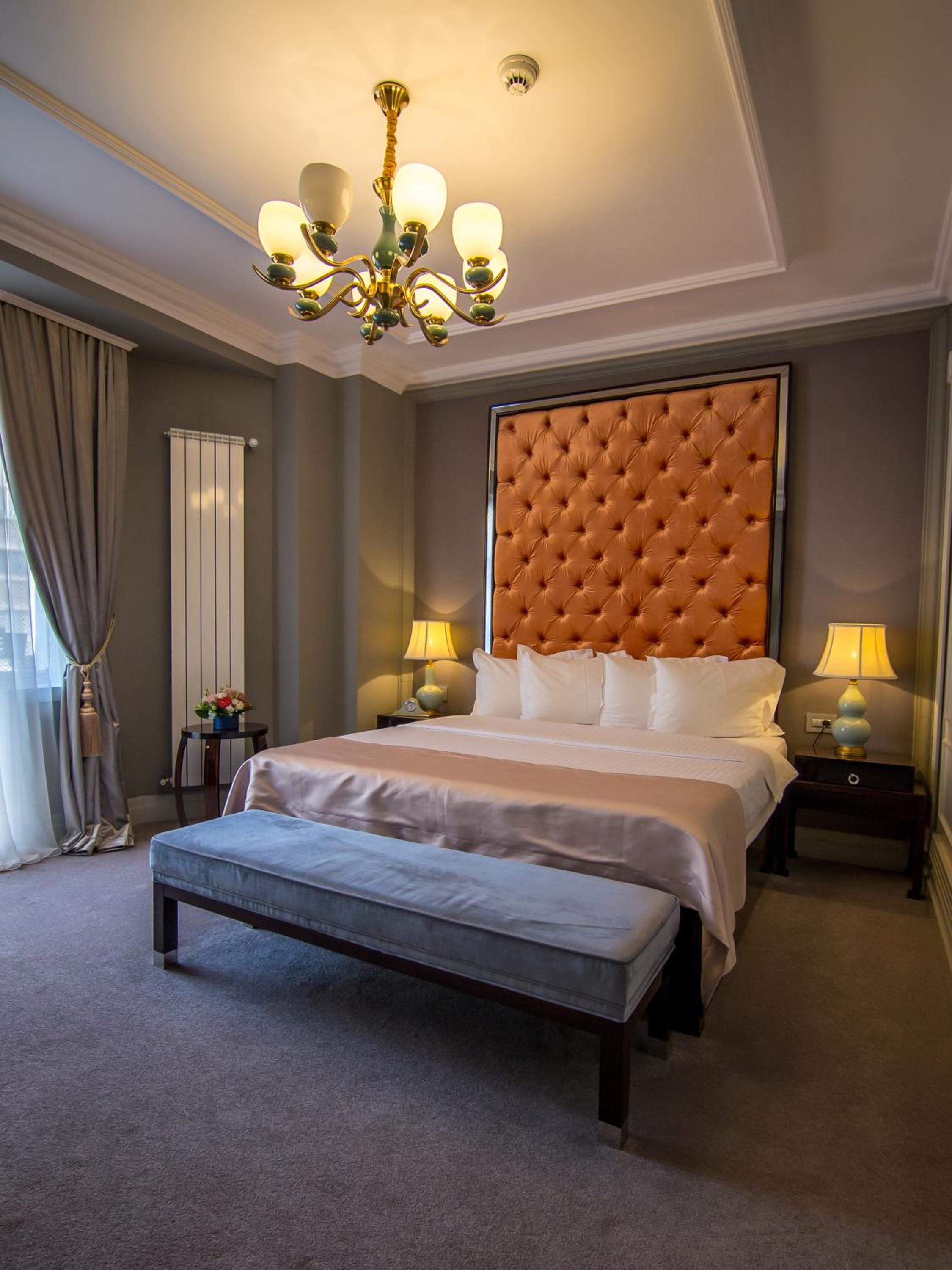 Deluxe King Room - Photo 14