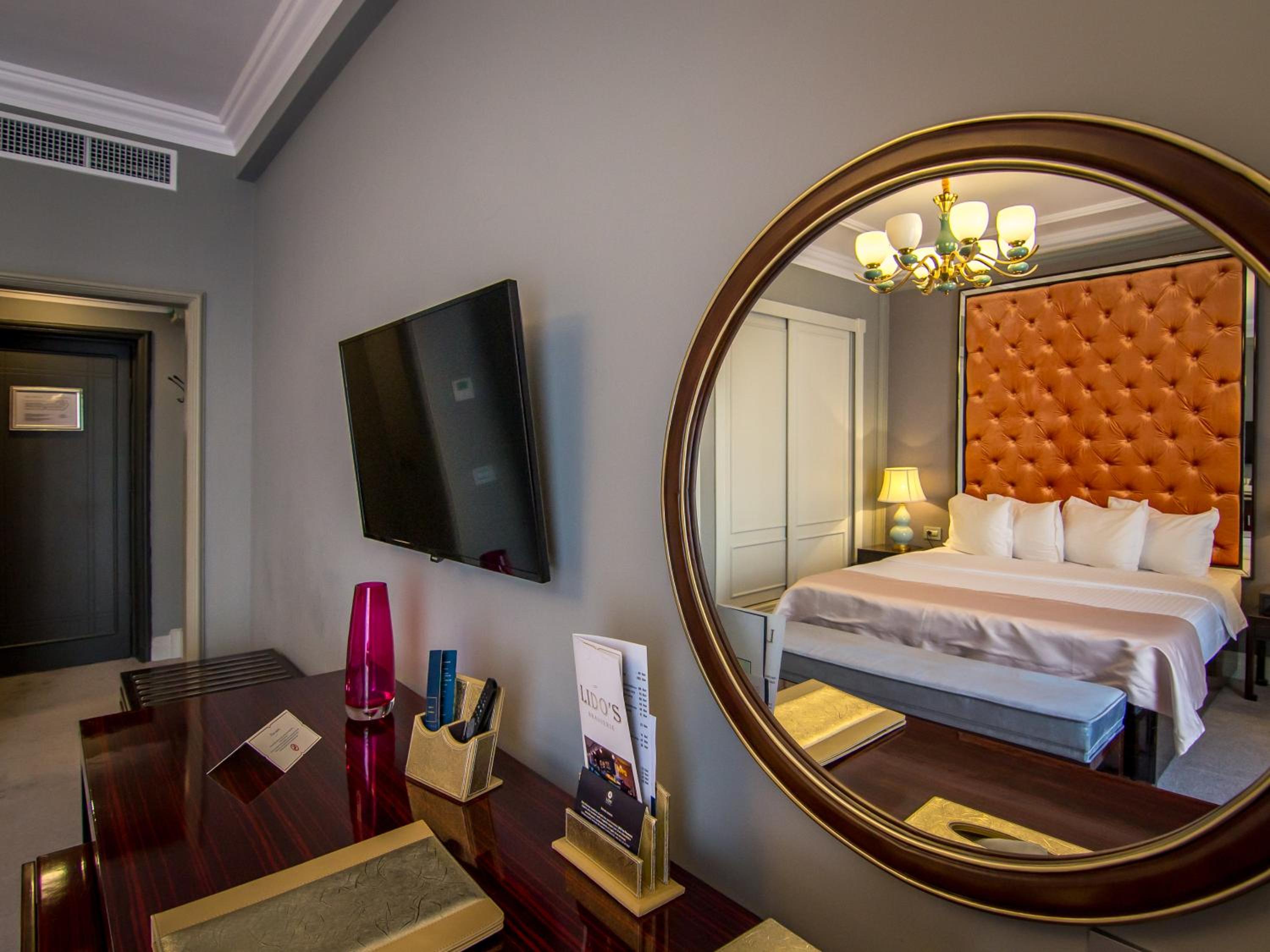 Deluxe King Room - Photo 15