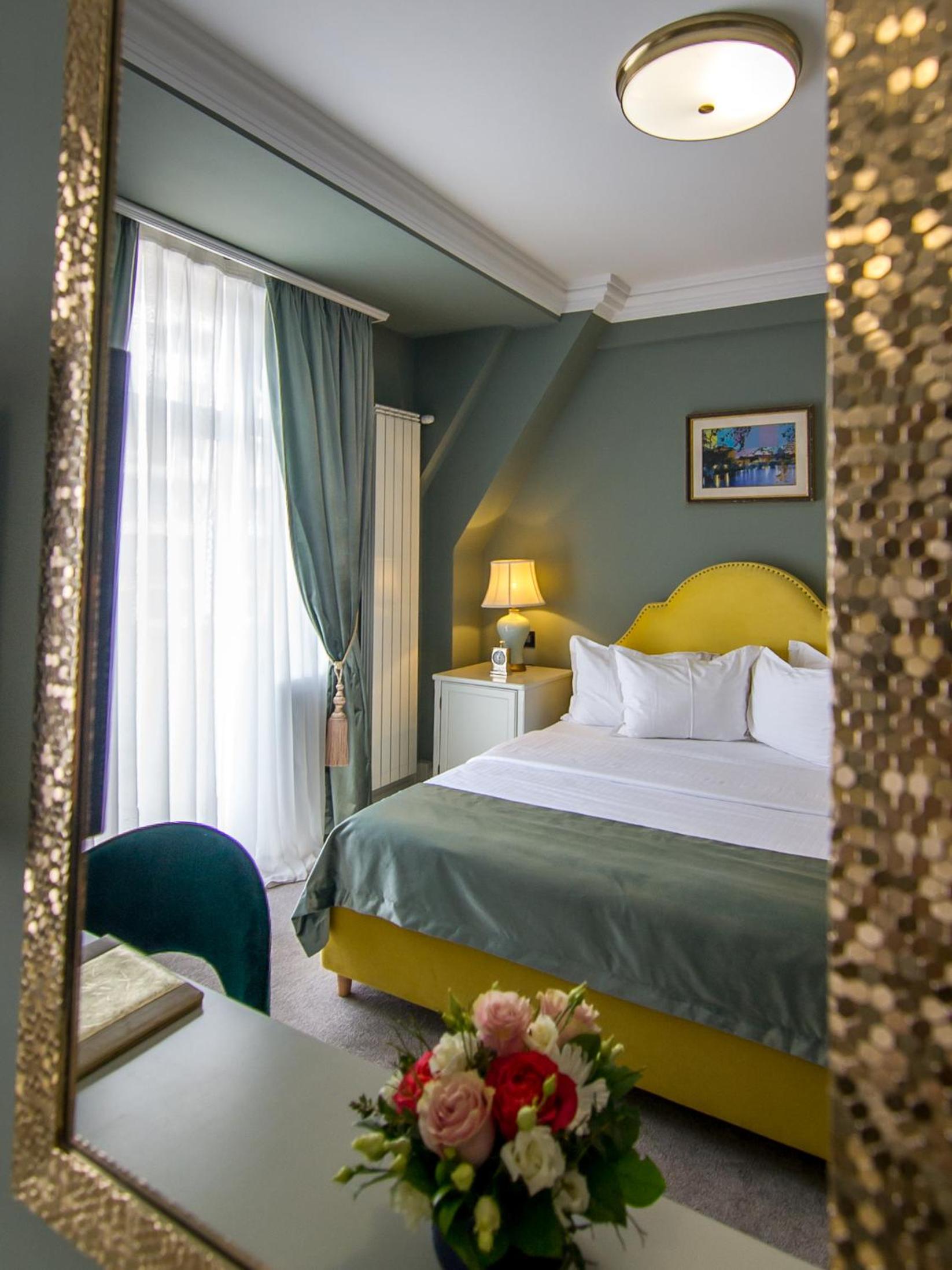 Deluxe King Room - Photo 20