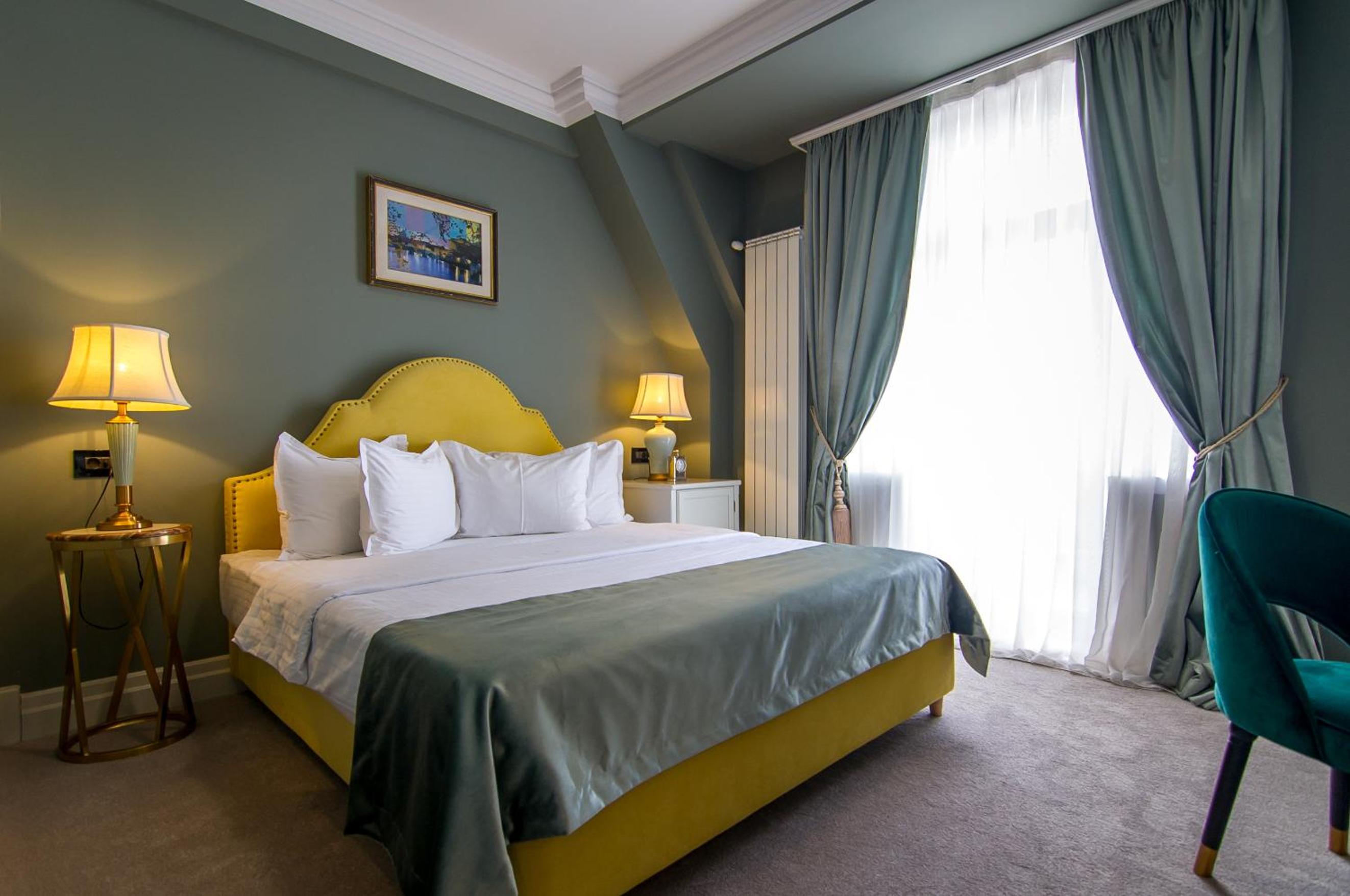 Deluxe King Room - Photo 6