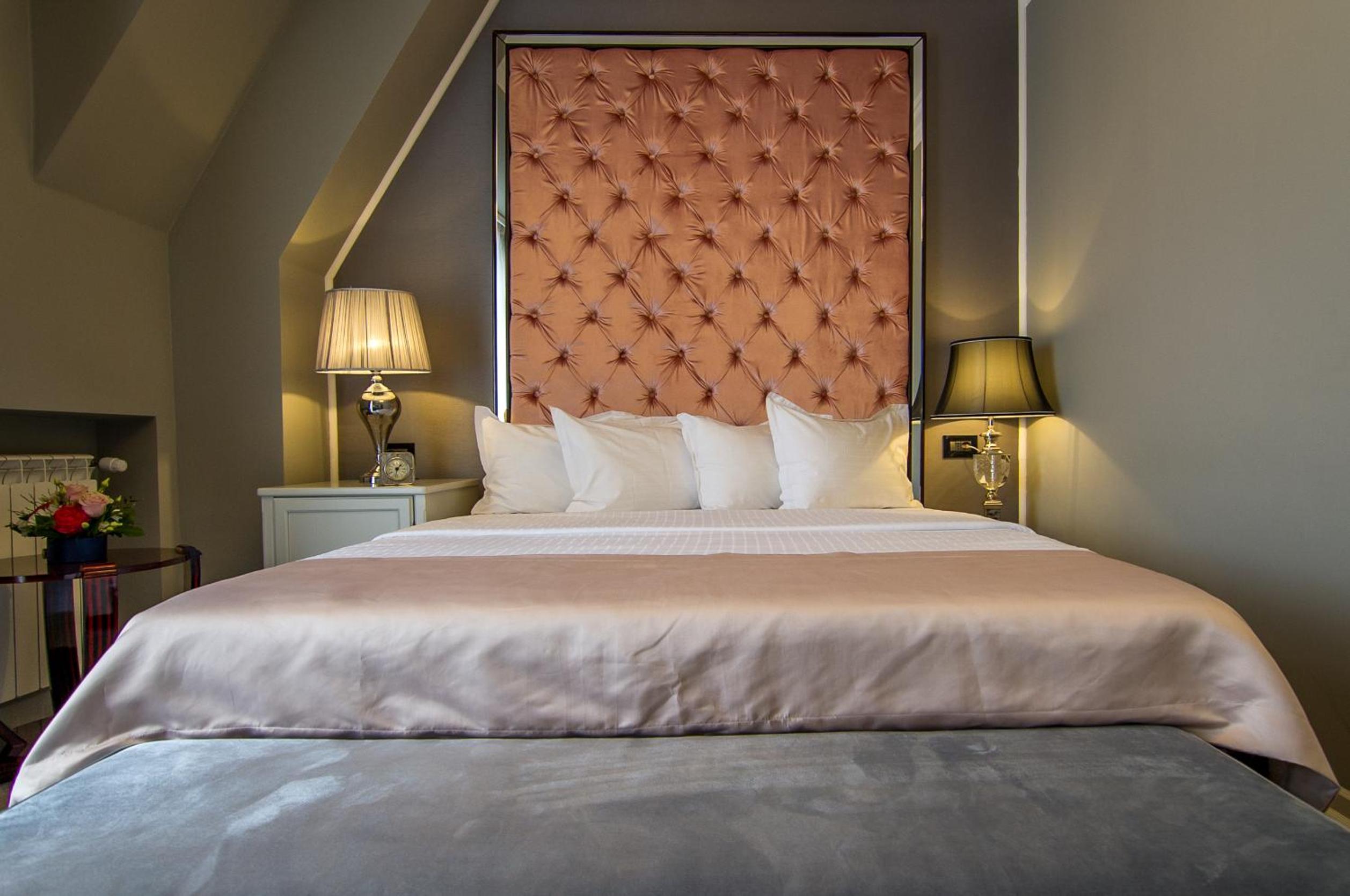 Deluxe King Room - Photo 22