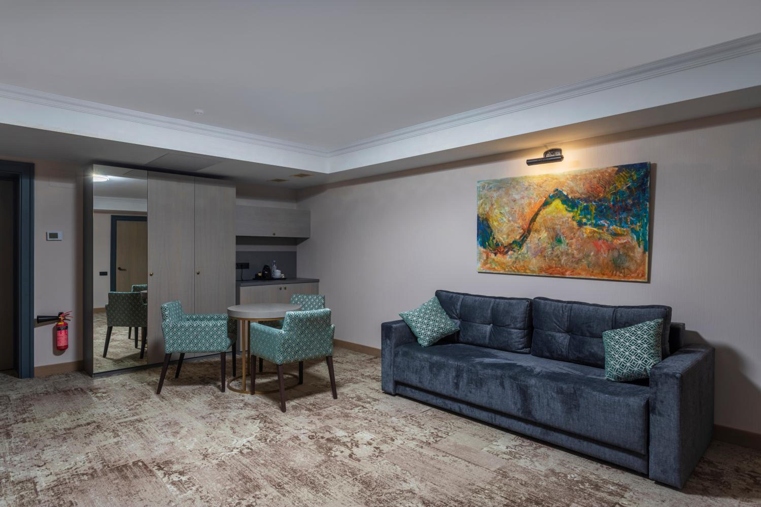 Deluxe Family Room photo 1