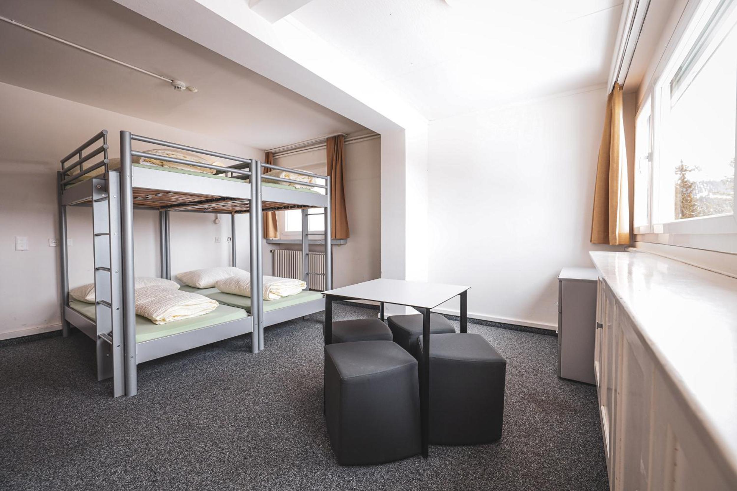 Quadruple Room with Bathroom - Photo 4