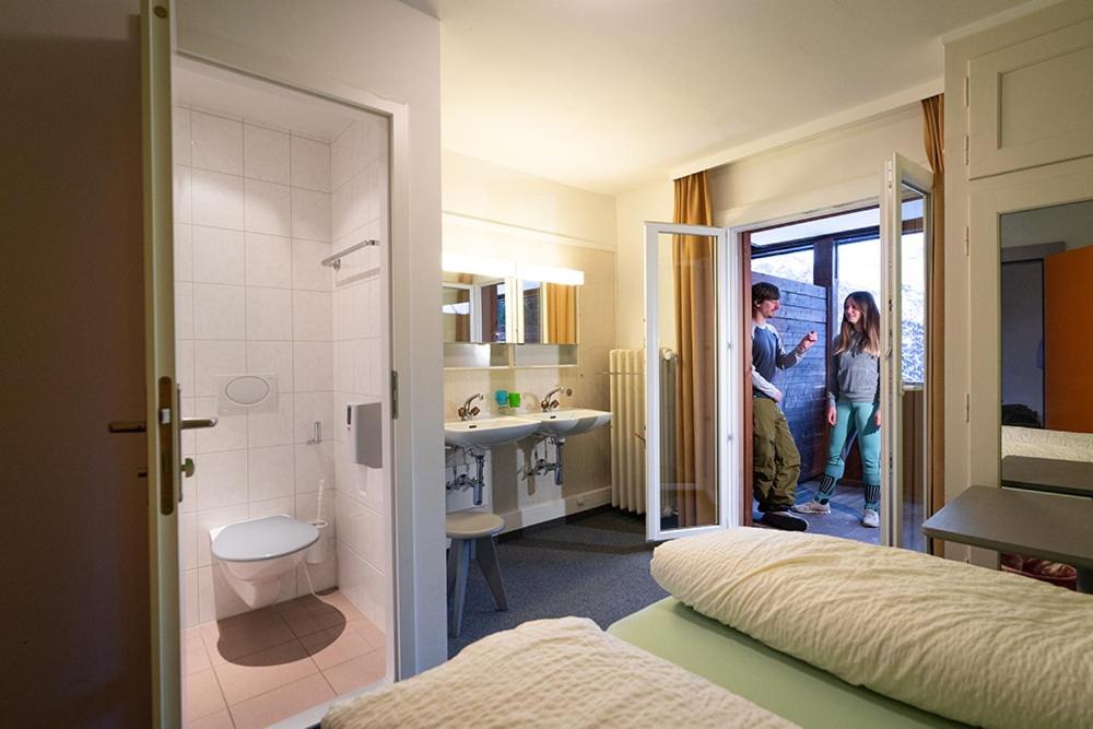 Double Room with Private Bathroom - Photo 6