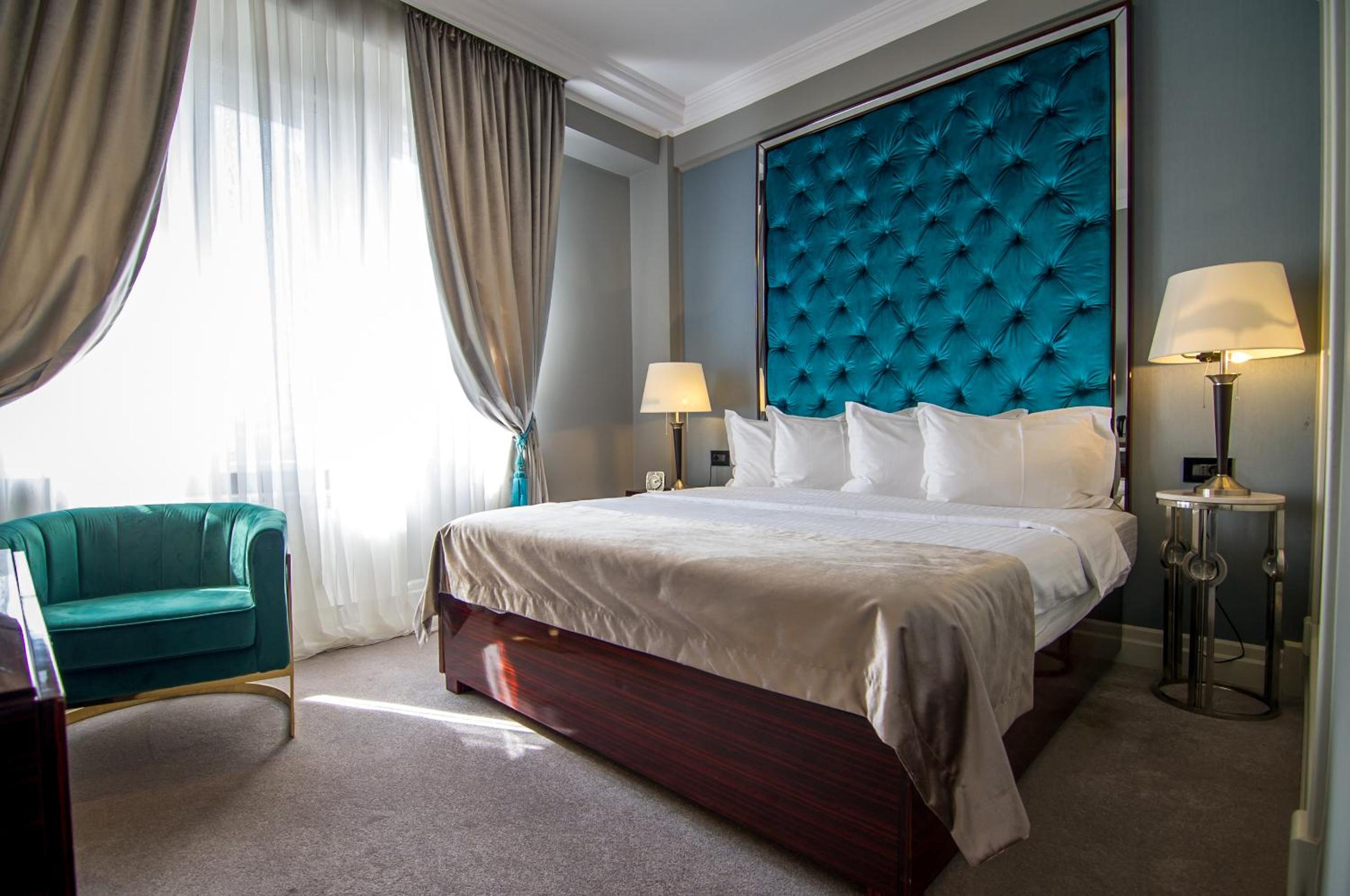Deluxe King Room - Photo 27