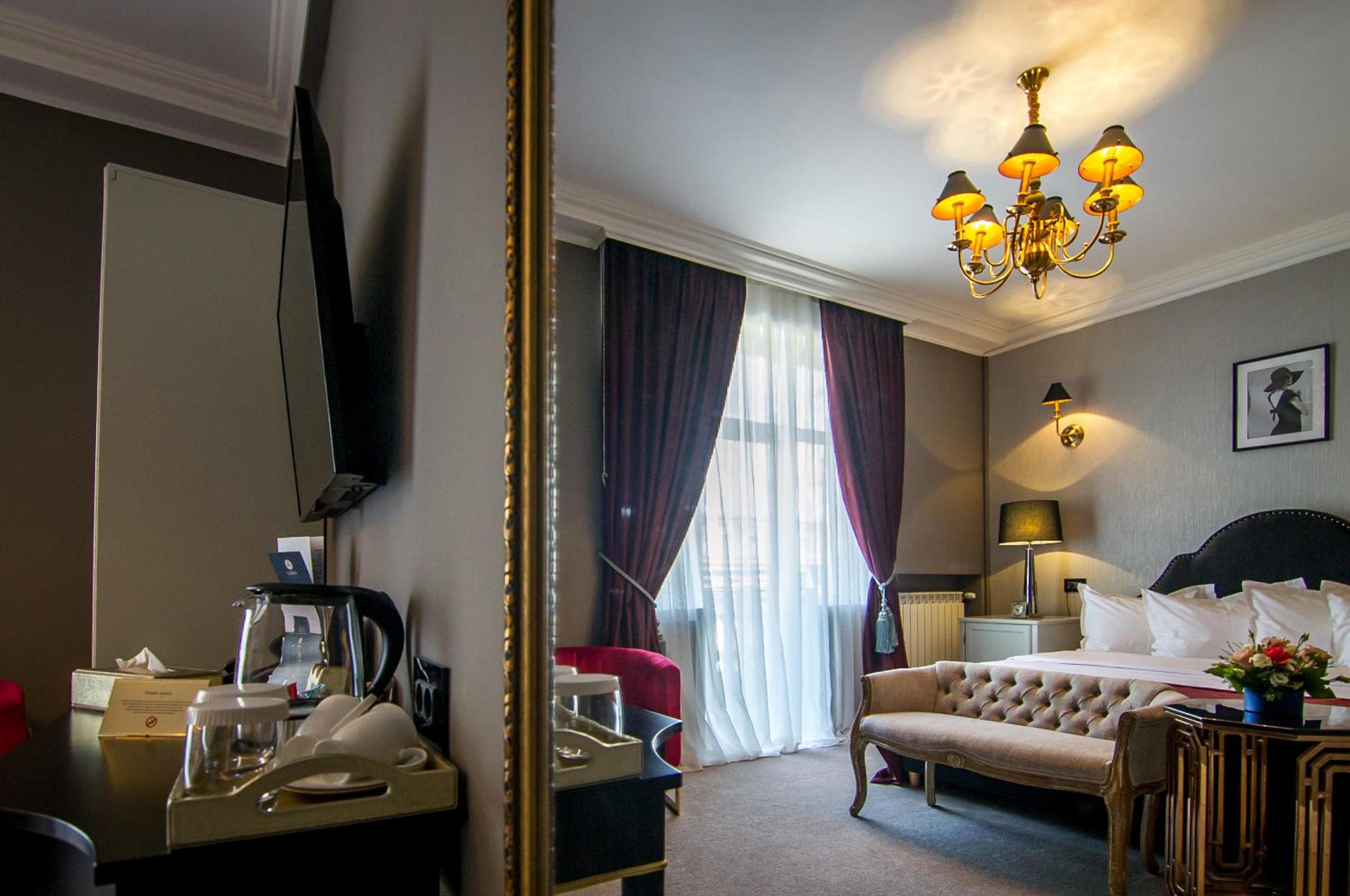 Deluxe King Room - Photo 29