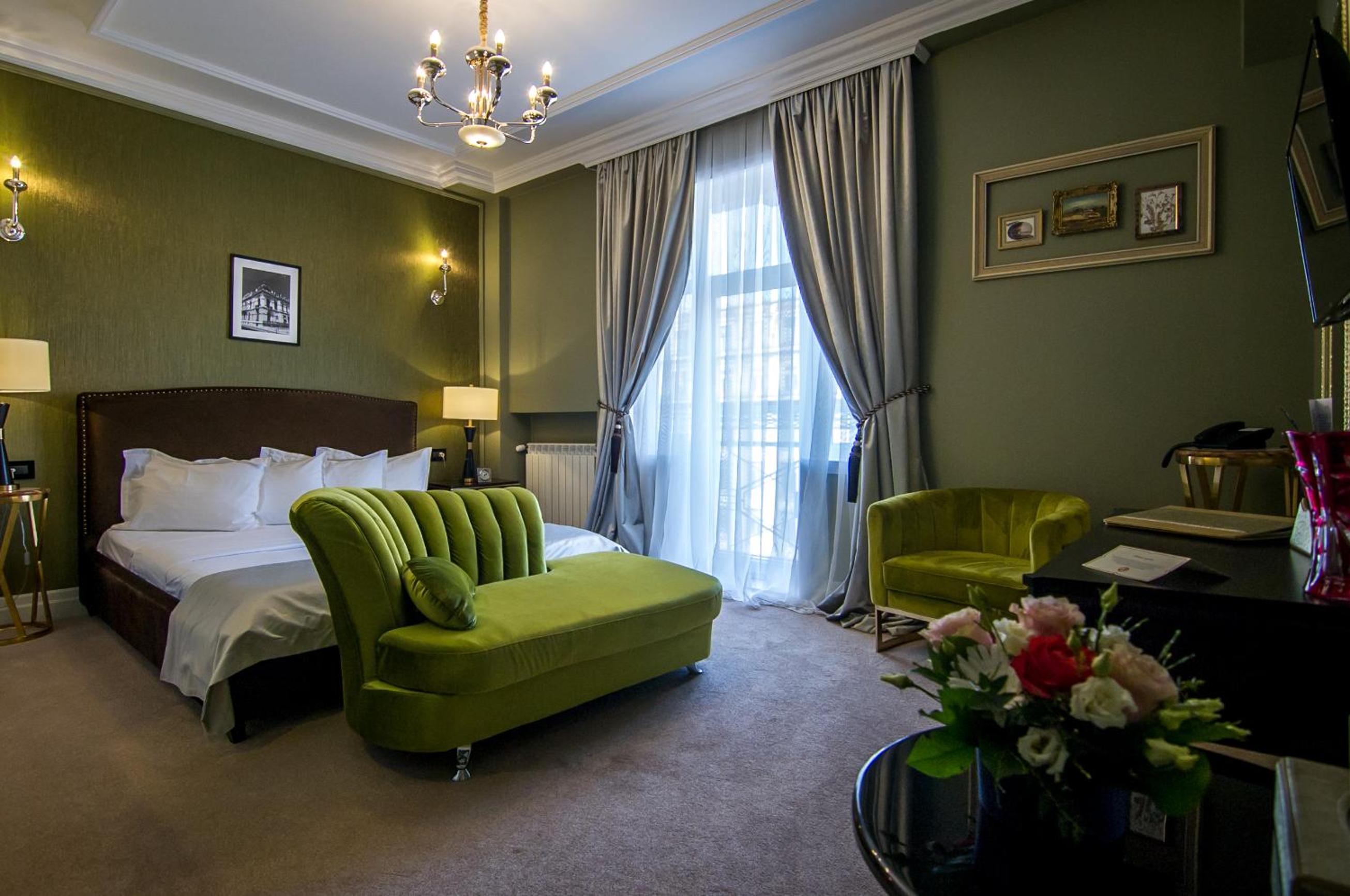 Deluxe King Room - Photo 31