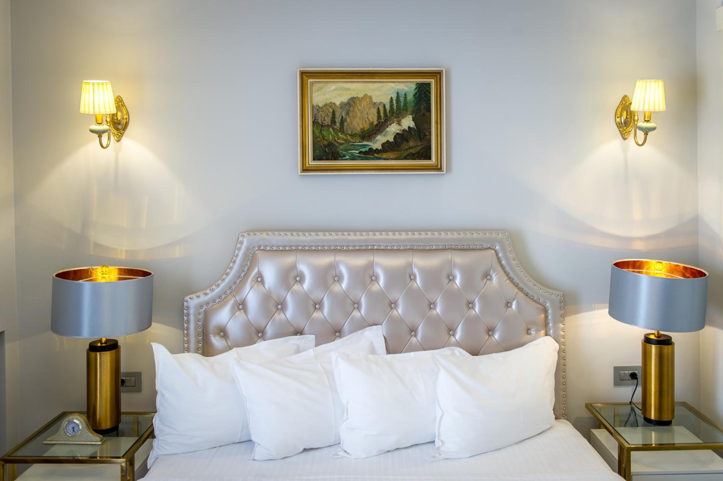 Deluxe King Room - Photo 42