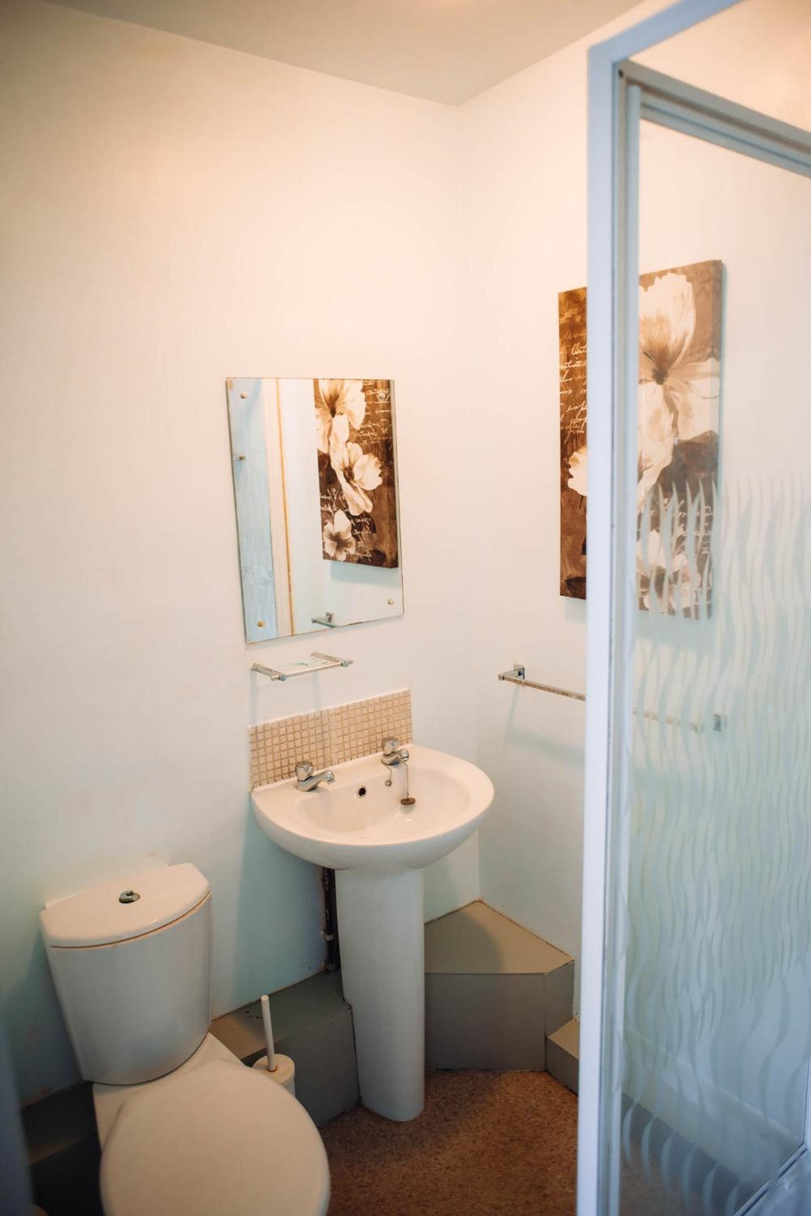 Double Room - Photo 6