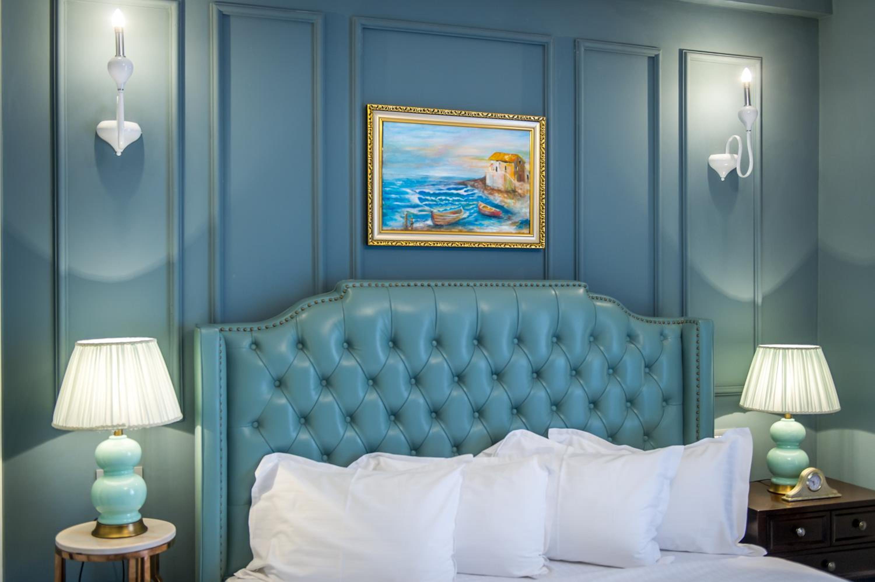 Deluxe King Room - Photo 43