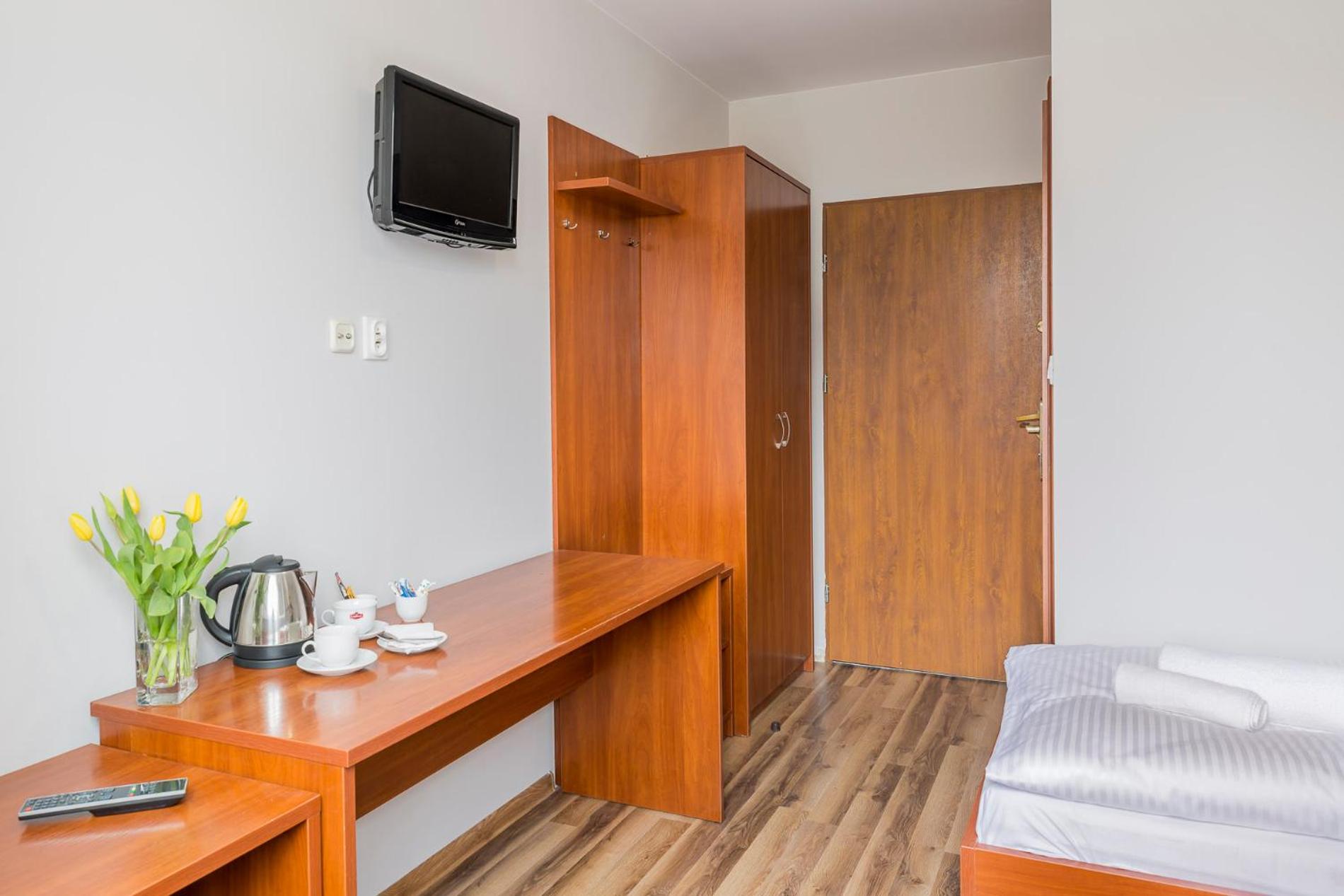 Standard Twin Room - Photo 1