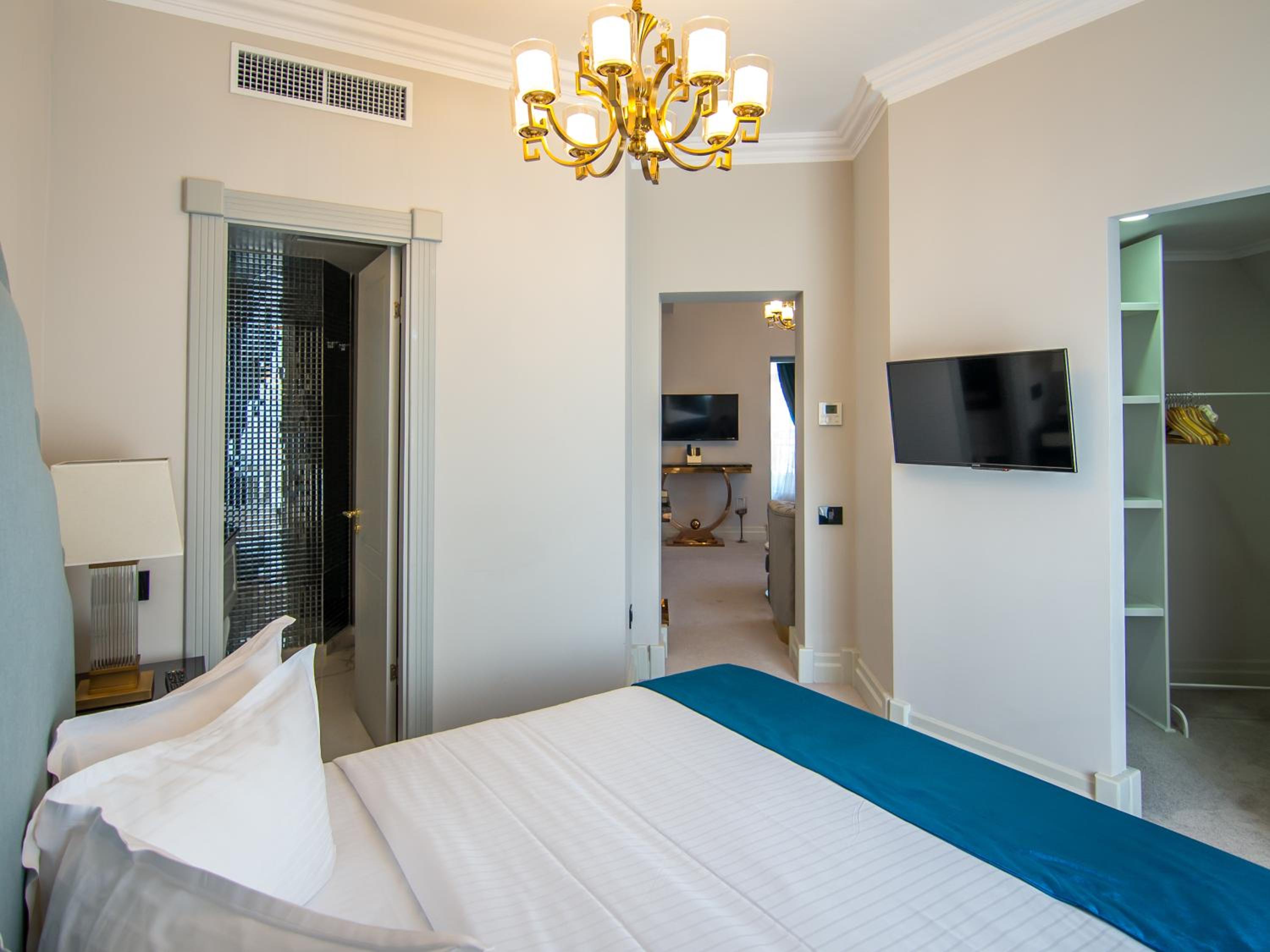 Two-Bedroom Apartment - Photo 21
