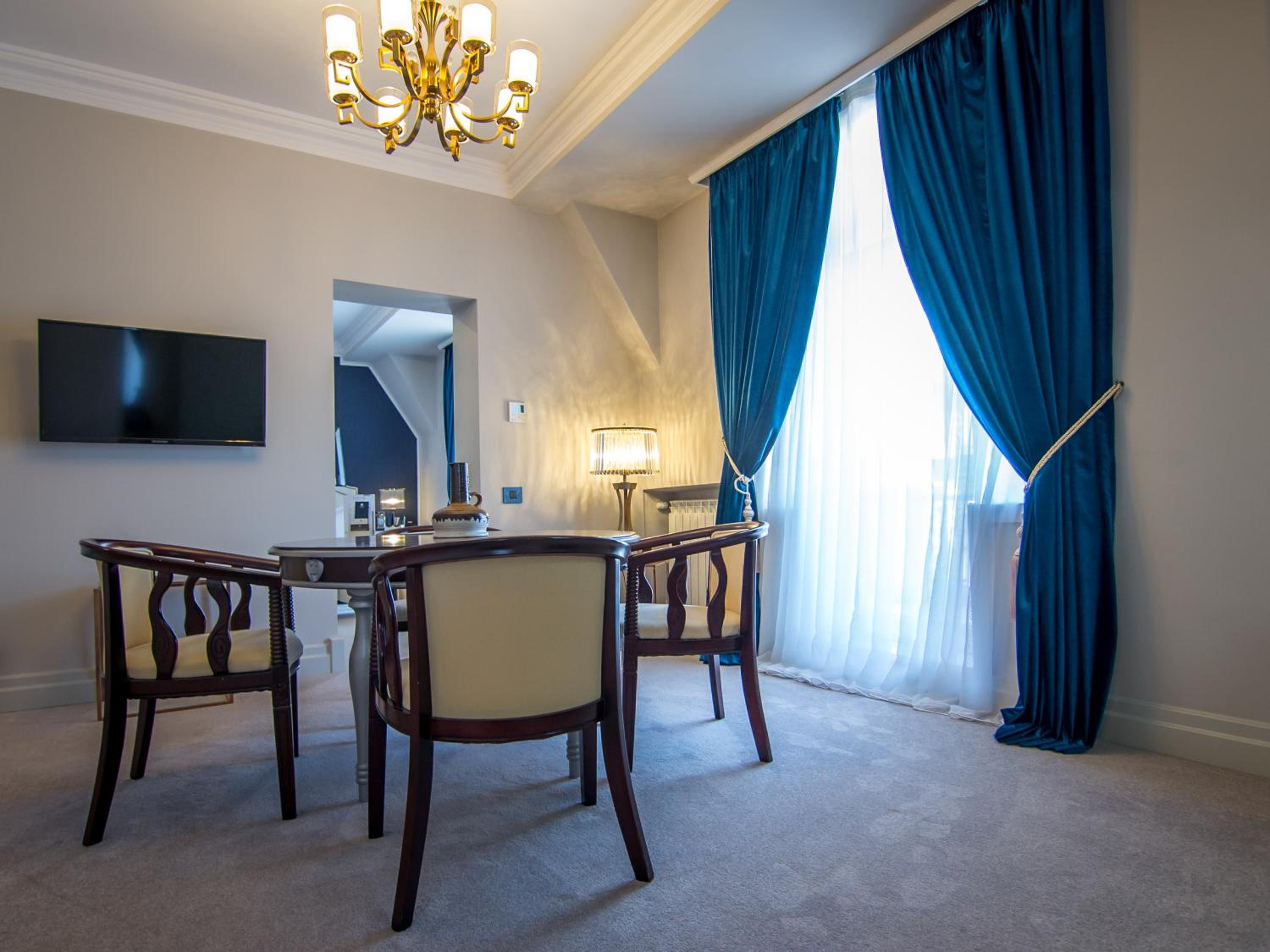 Two-Bedroom Apartment - Photo 8