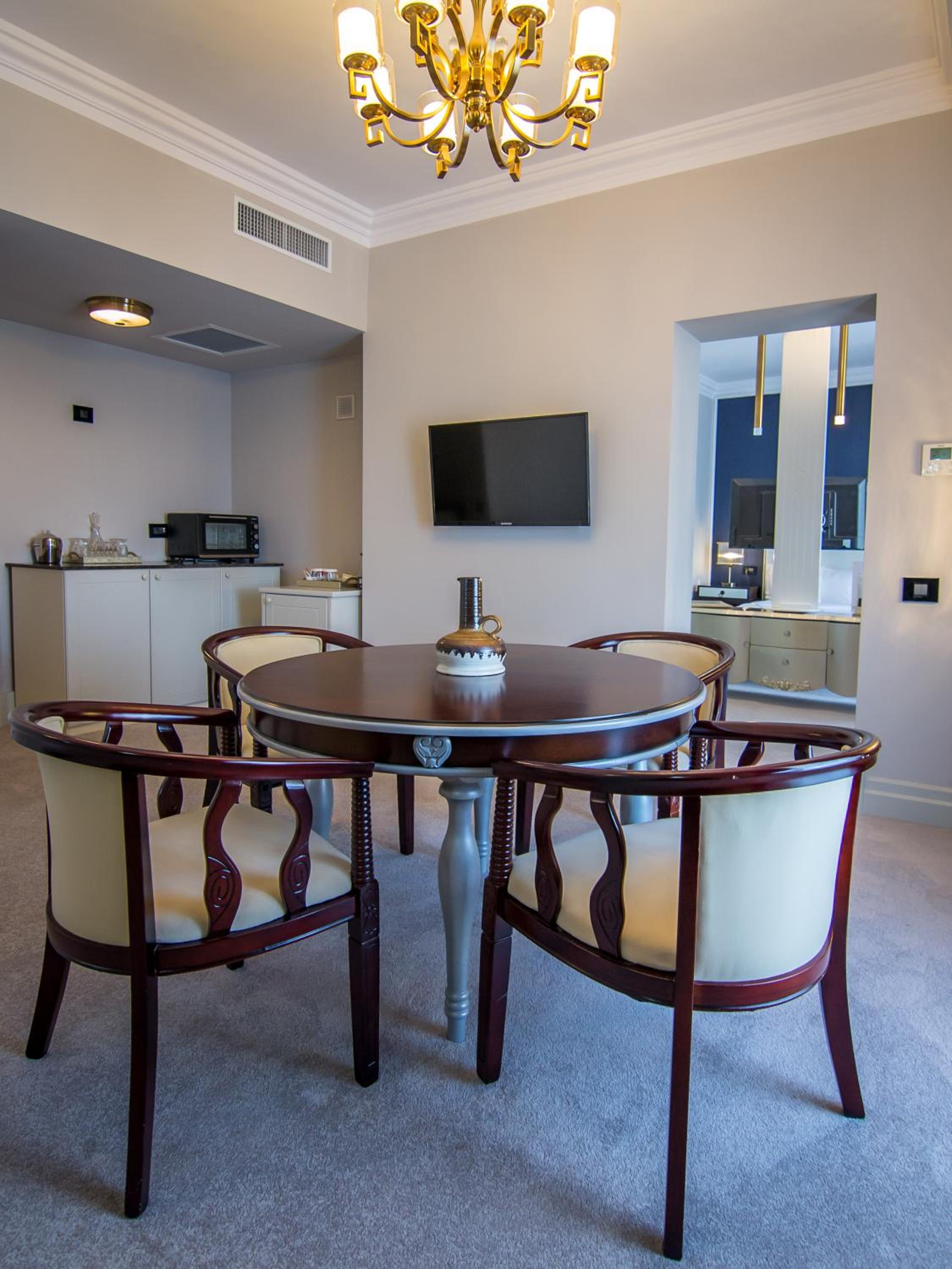 Two-Bedroom Apartment - Photo 7
