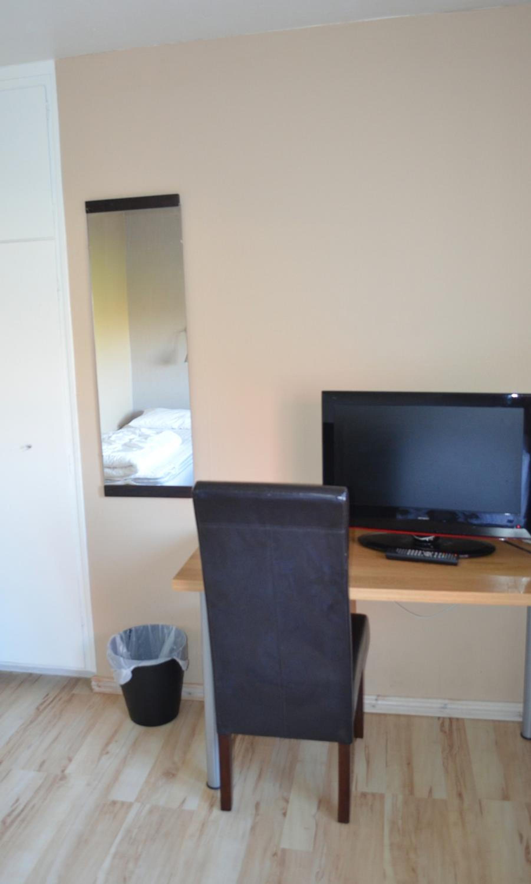 Budget Double or Twin Room with Shared Toilet and Bathroom  photo 2