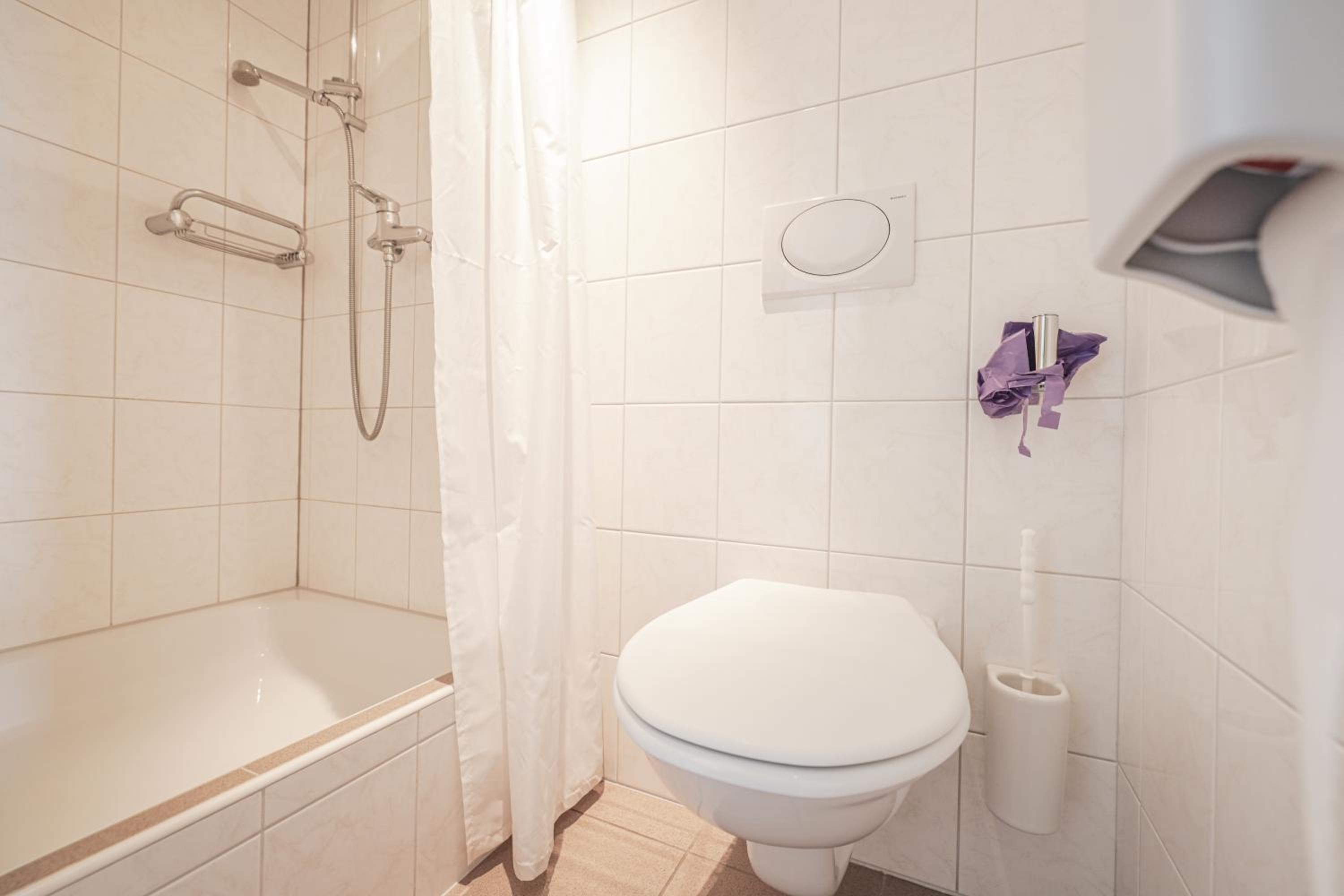 Double Room with Private Bathroom - Photo 7