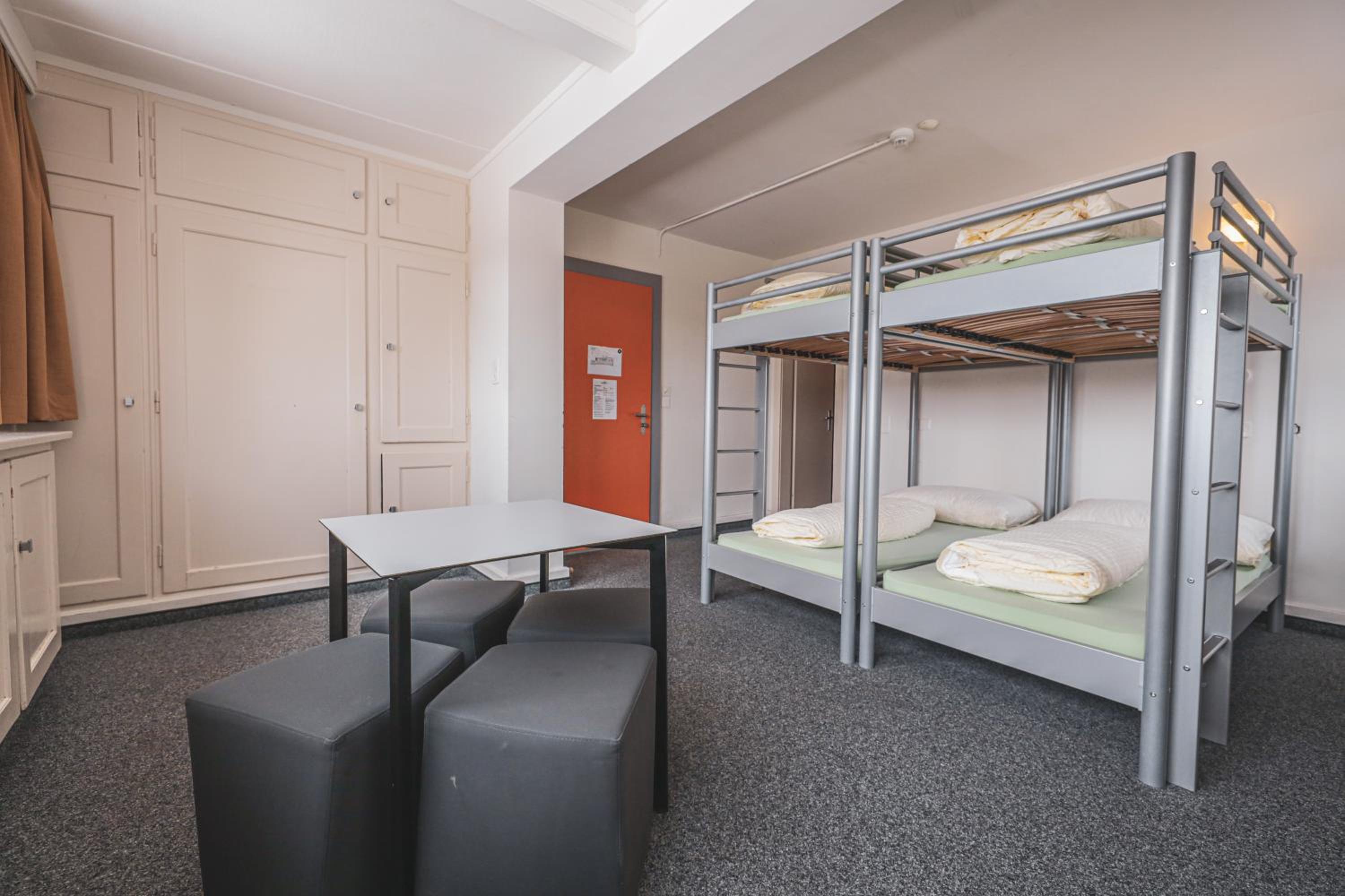 Quadruple Room with Bathroom - Photo 7