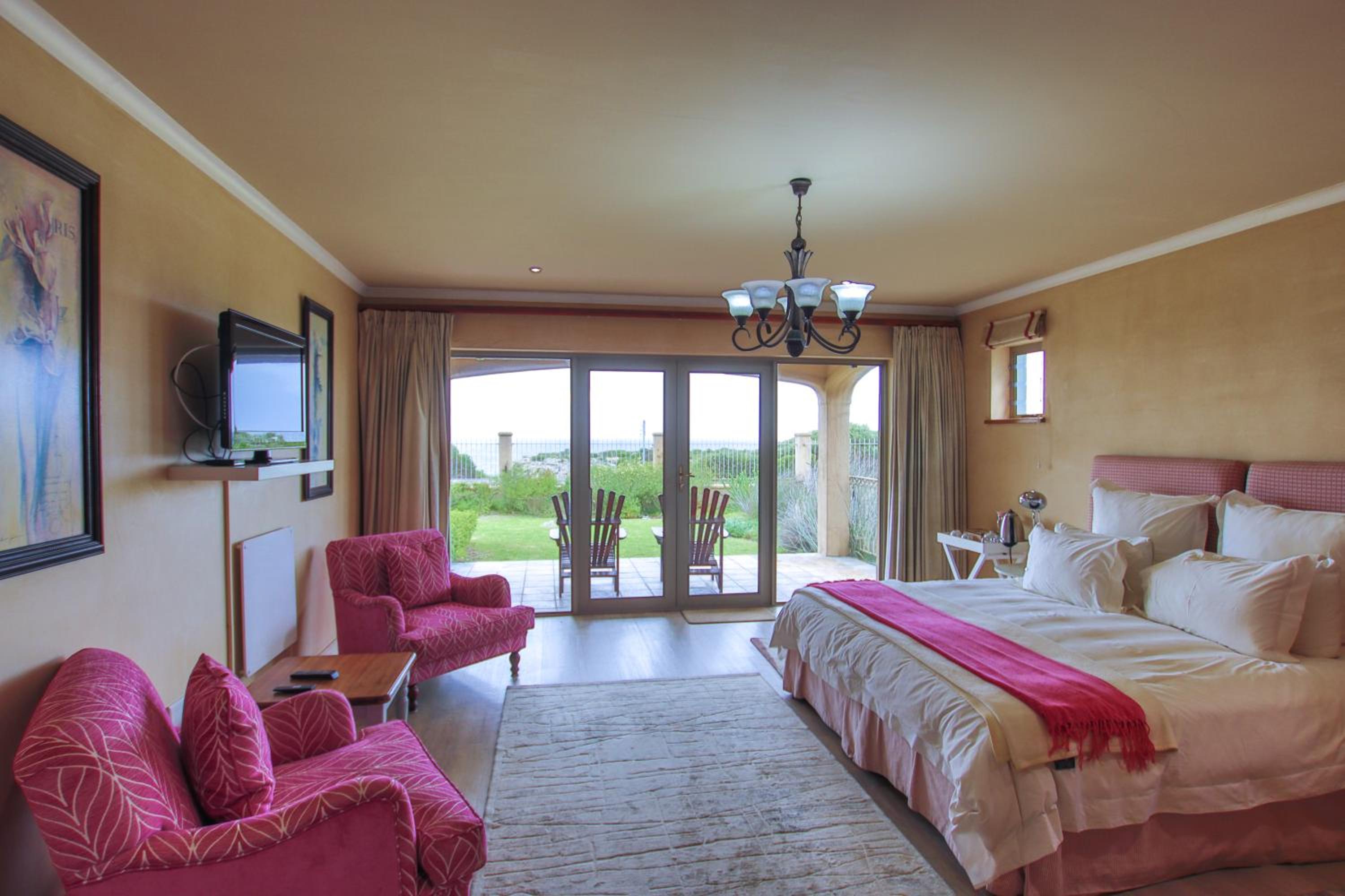 Ground Floor, Sea Facing photo 2