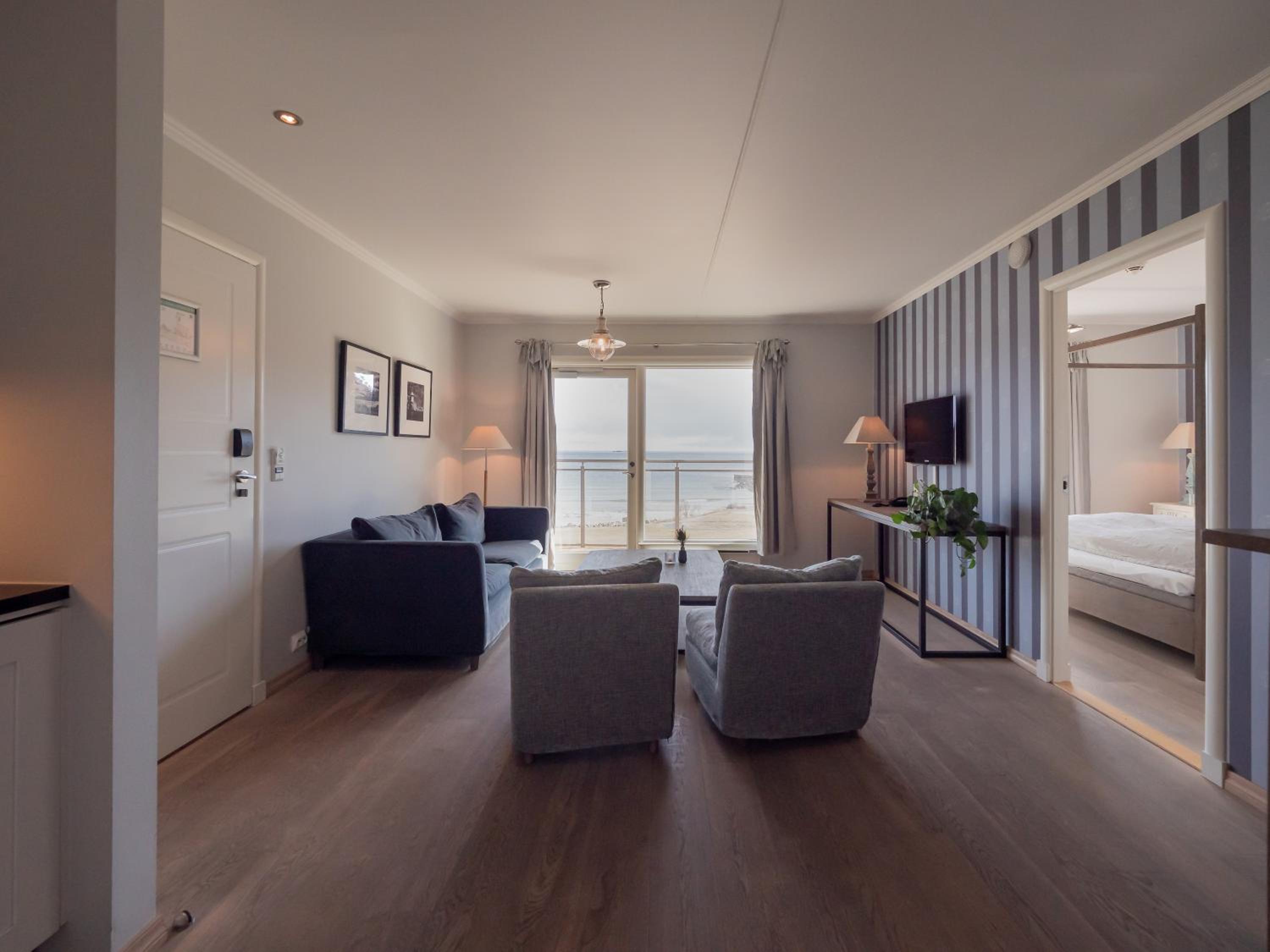 Apartment with Sea View - Photo 4