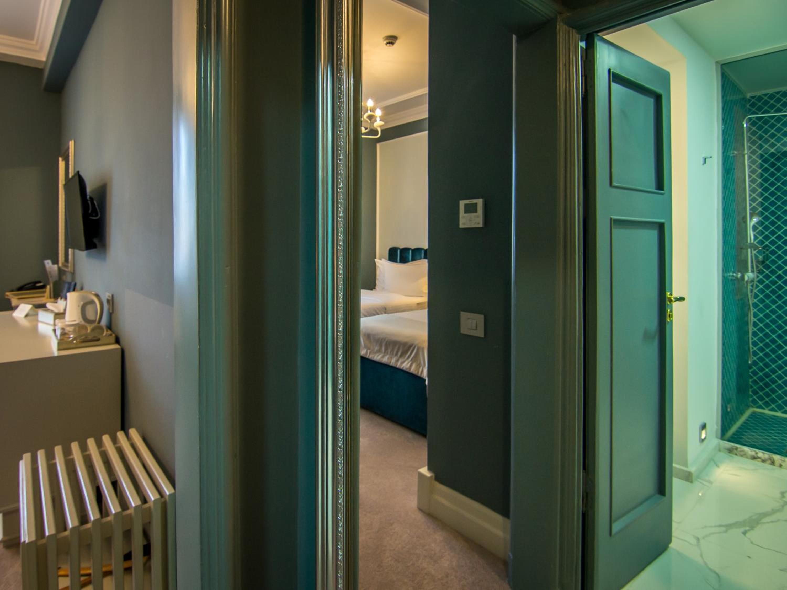 Deluxe Twin Room - Photo 10