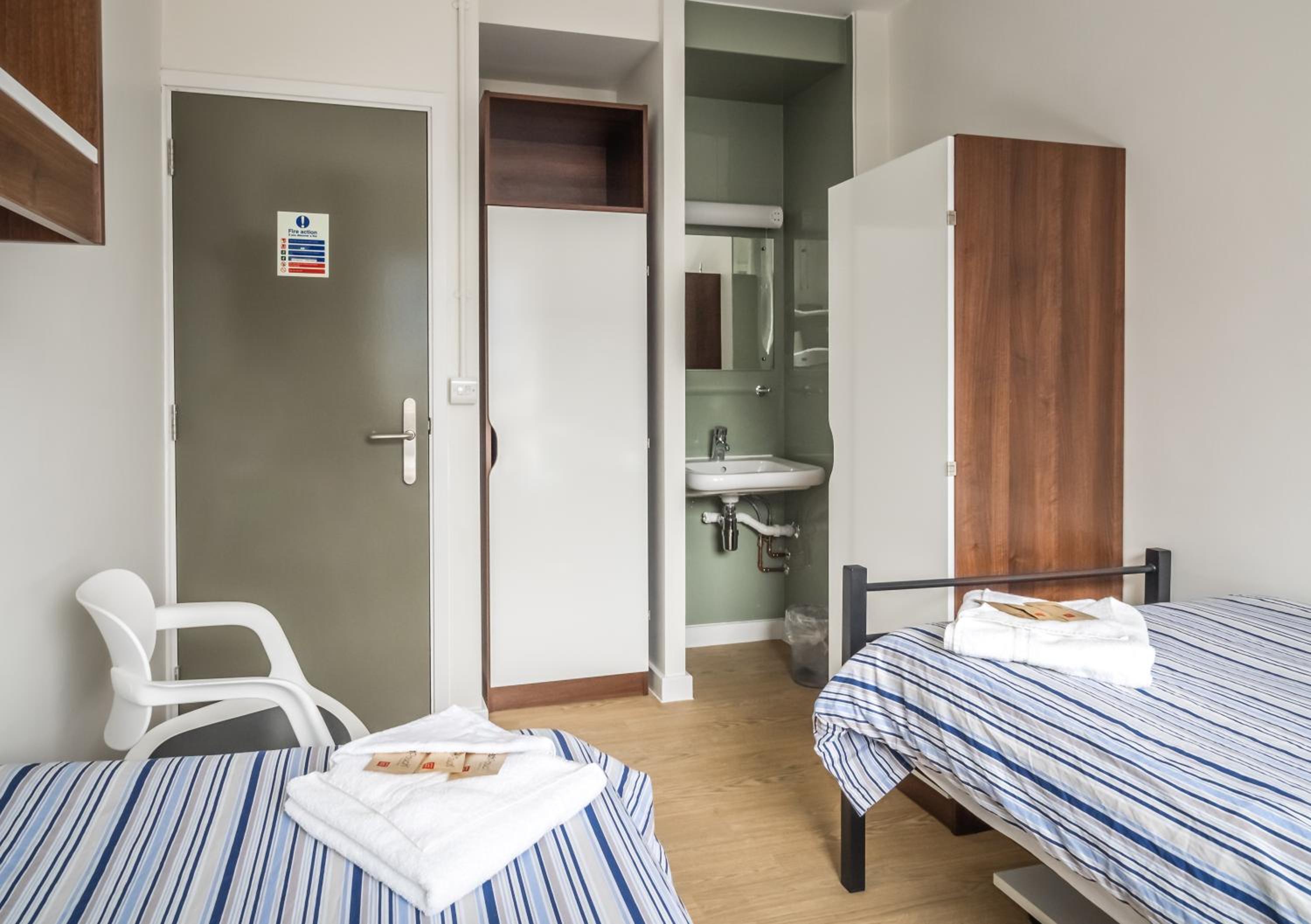 Standard Twin Room with Shared Bathroom photo 3