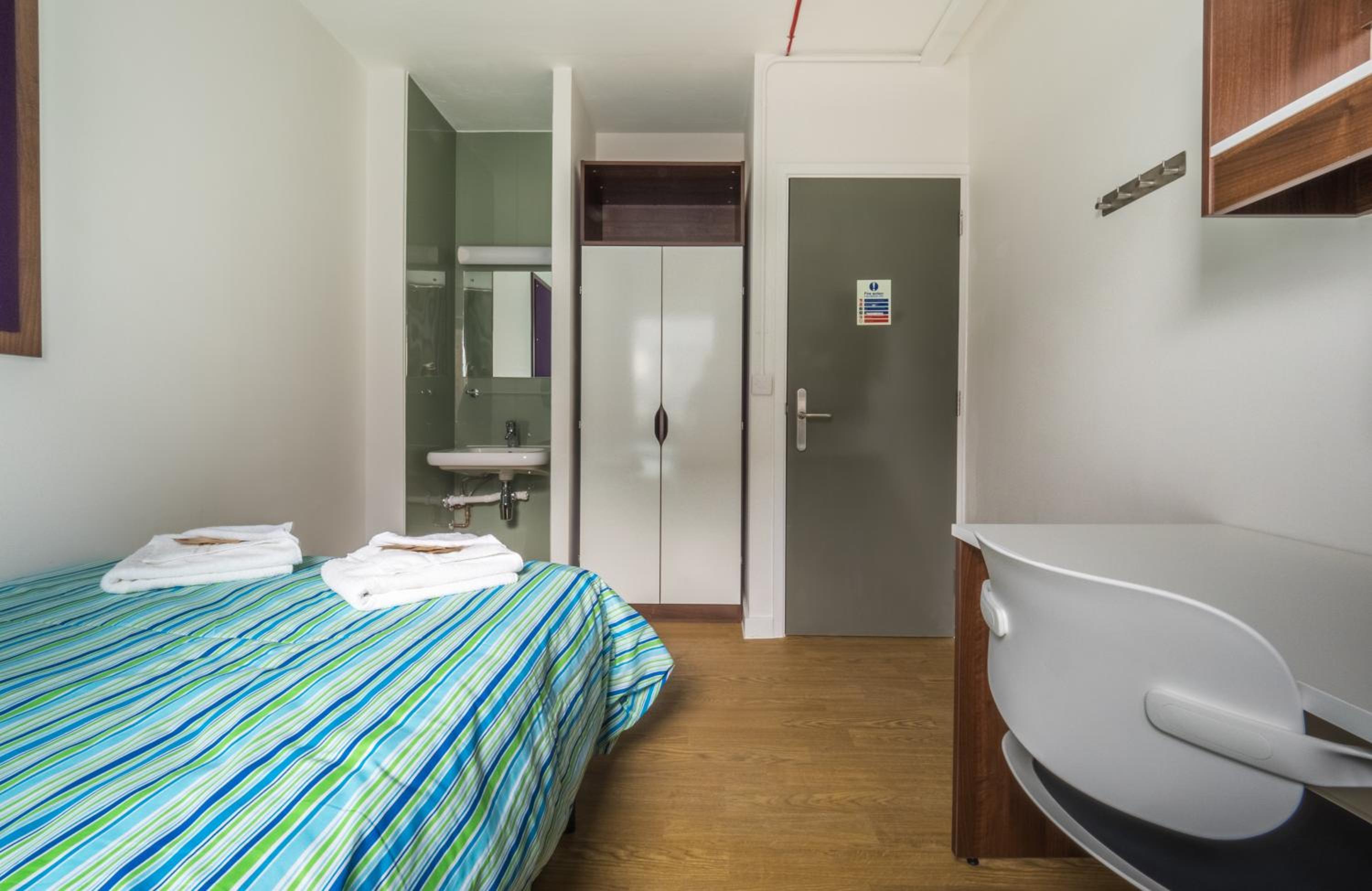 Standard Double Room with Shared Bathroom photo 2
