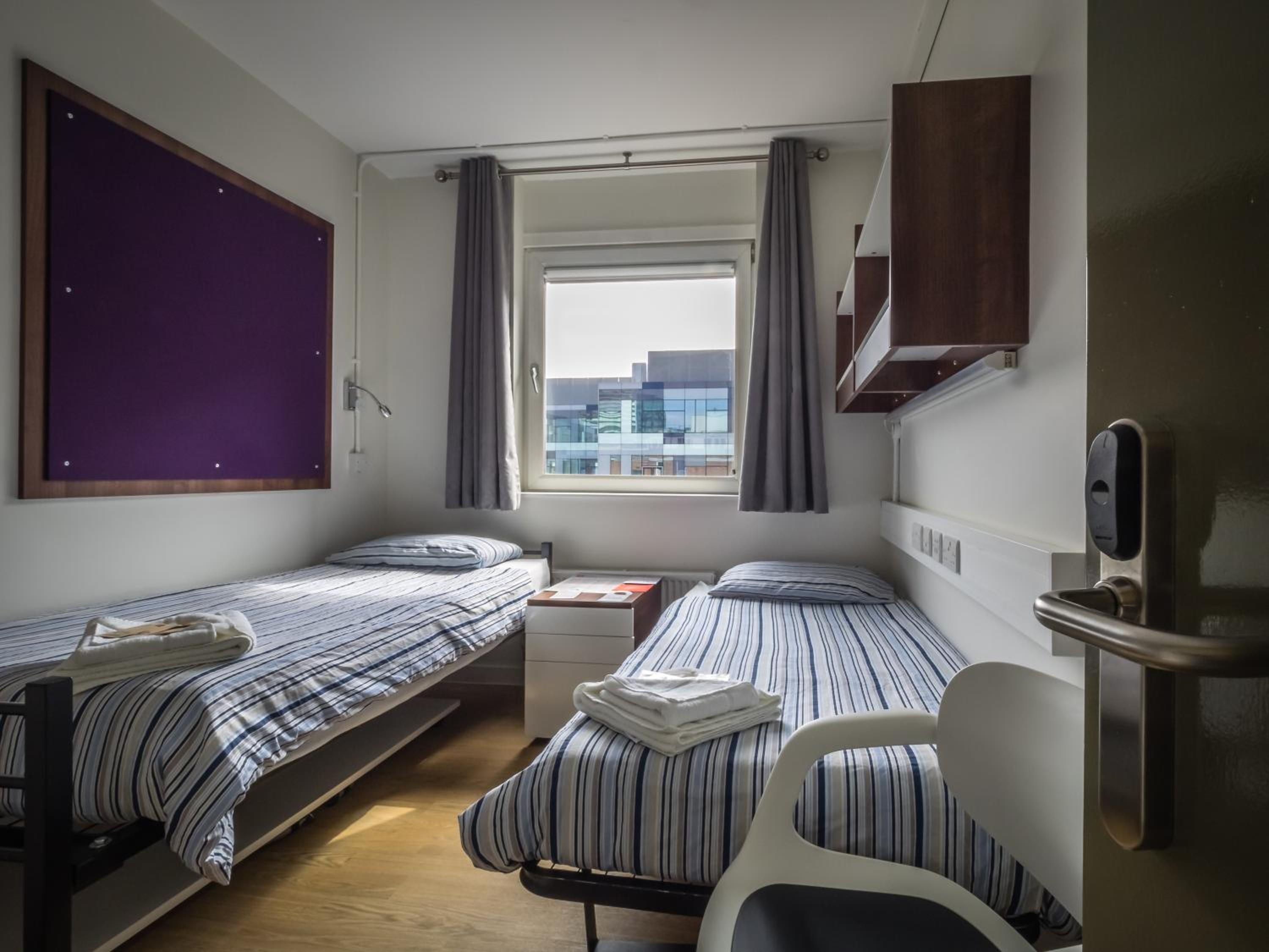 Standard Twin Room with Shared Bathroom photo 2