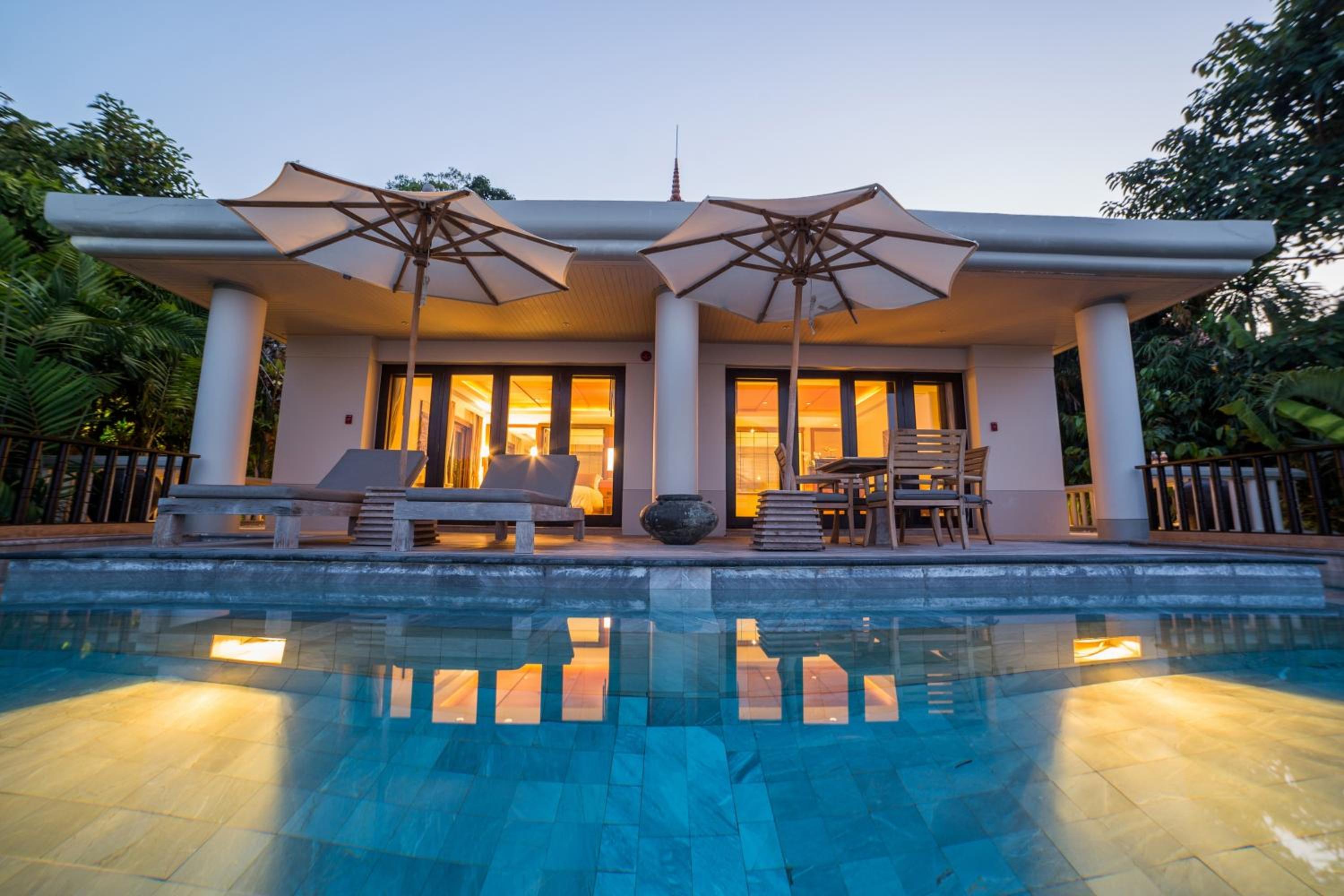 Signature Ocean View Pool Suite - Photo 3