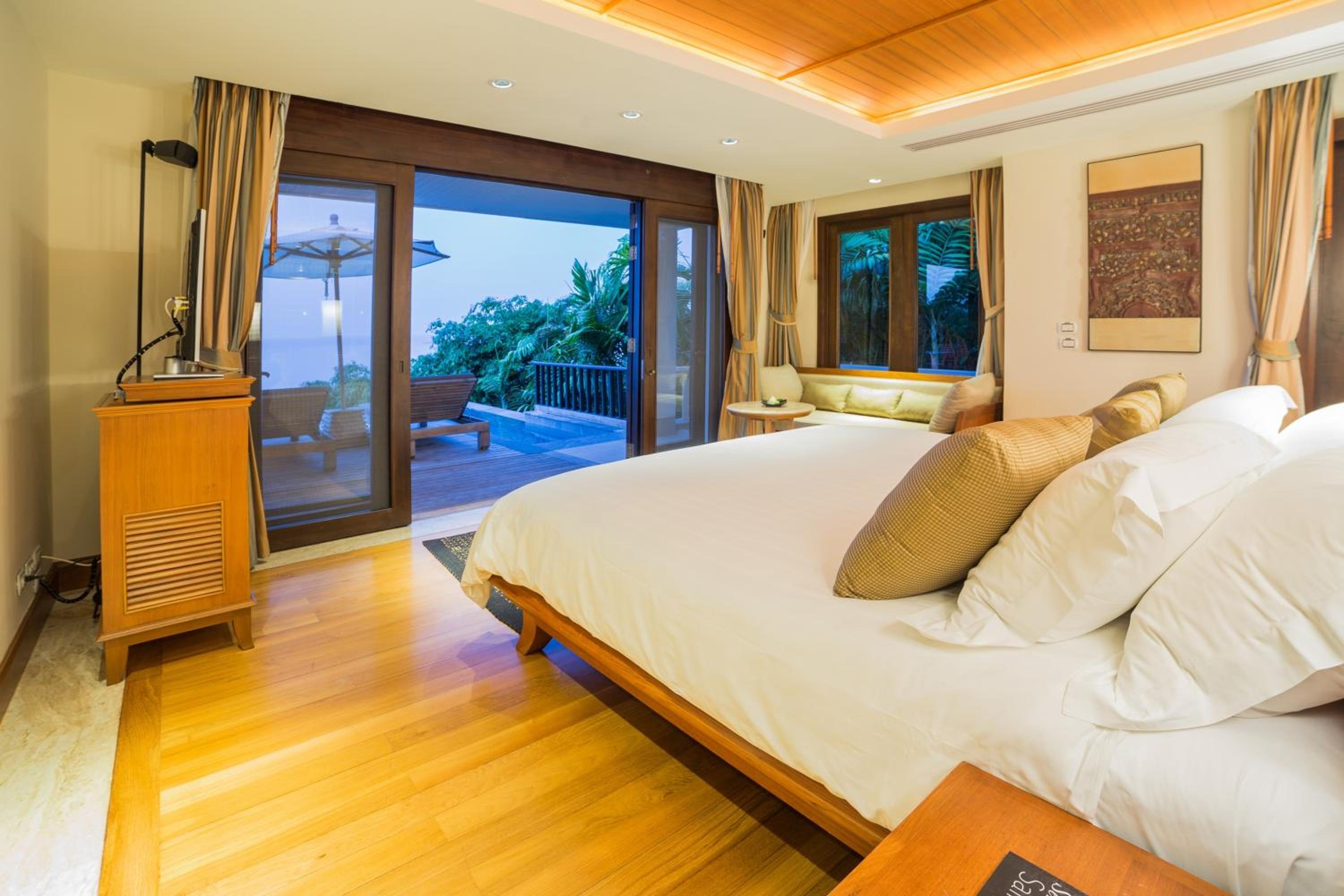 Signature Ocean View Pool Suite - Photo 11