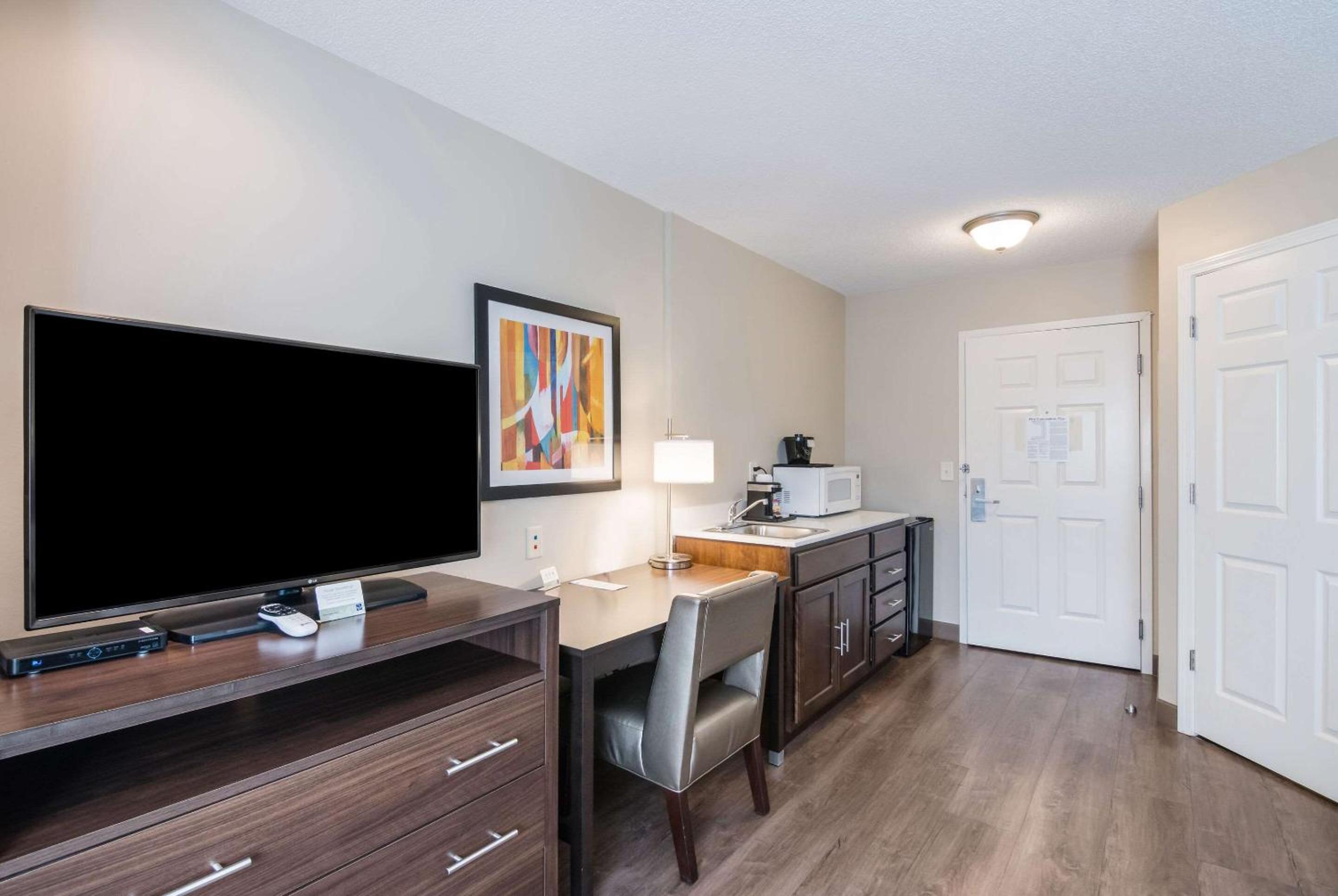 1-Bedroom King Suite Nonsmoking