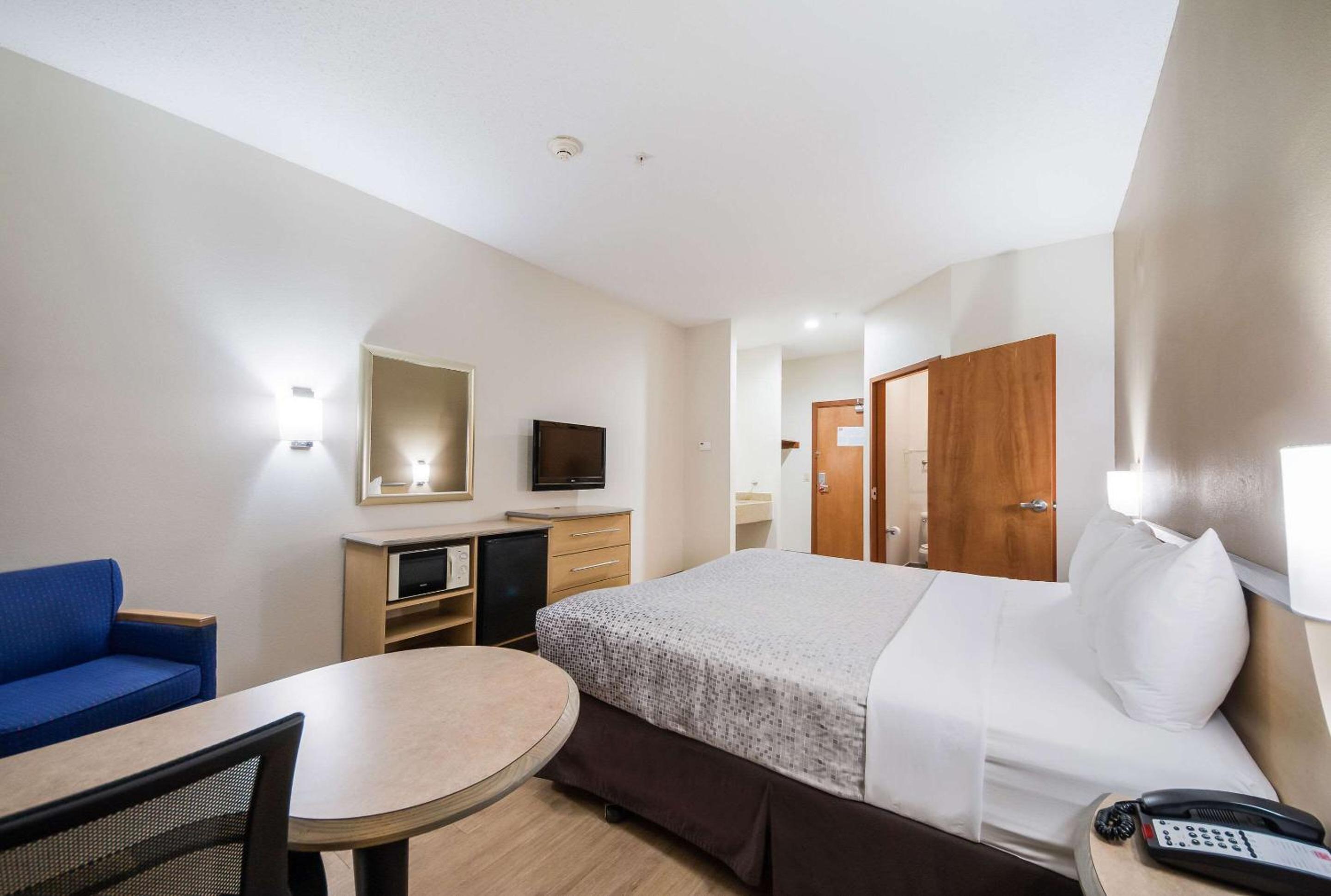 King Room - Disability Access/Non-Smoking - Photo 6