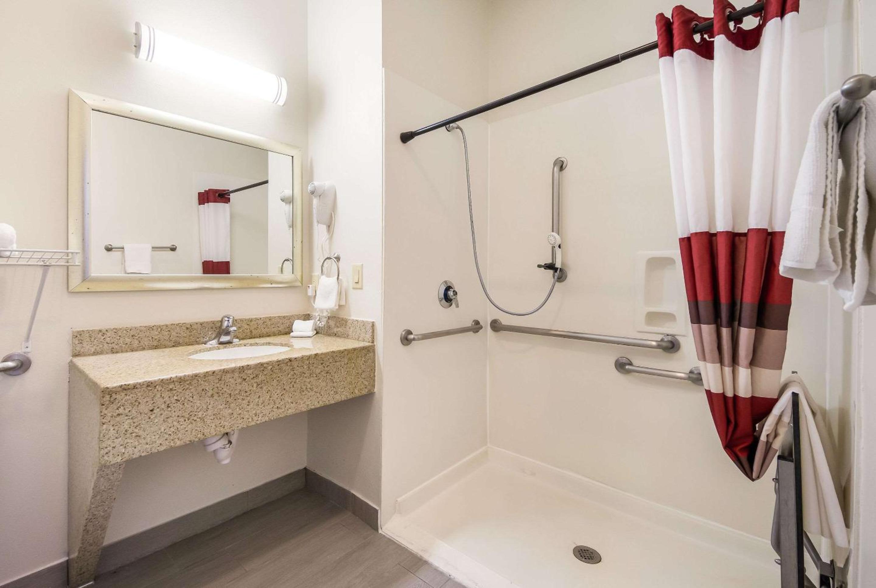 King Room - Disability Access/Non-Smoking - Photo 4