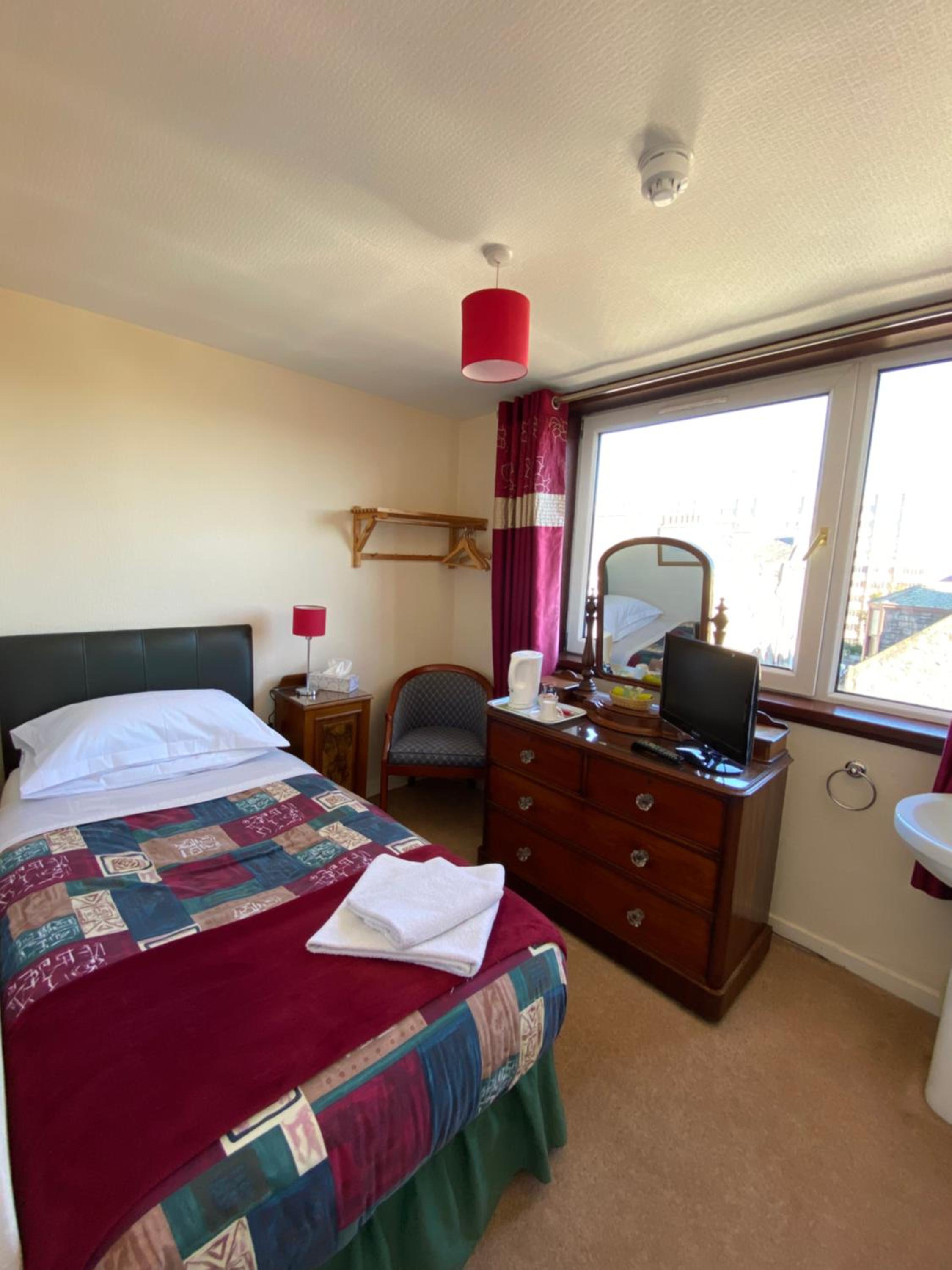 Single Room with Shared Shower and Toilet photo 3