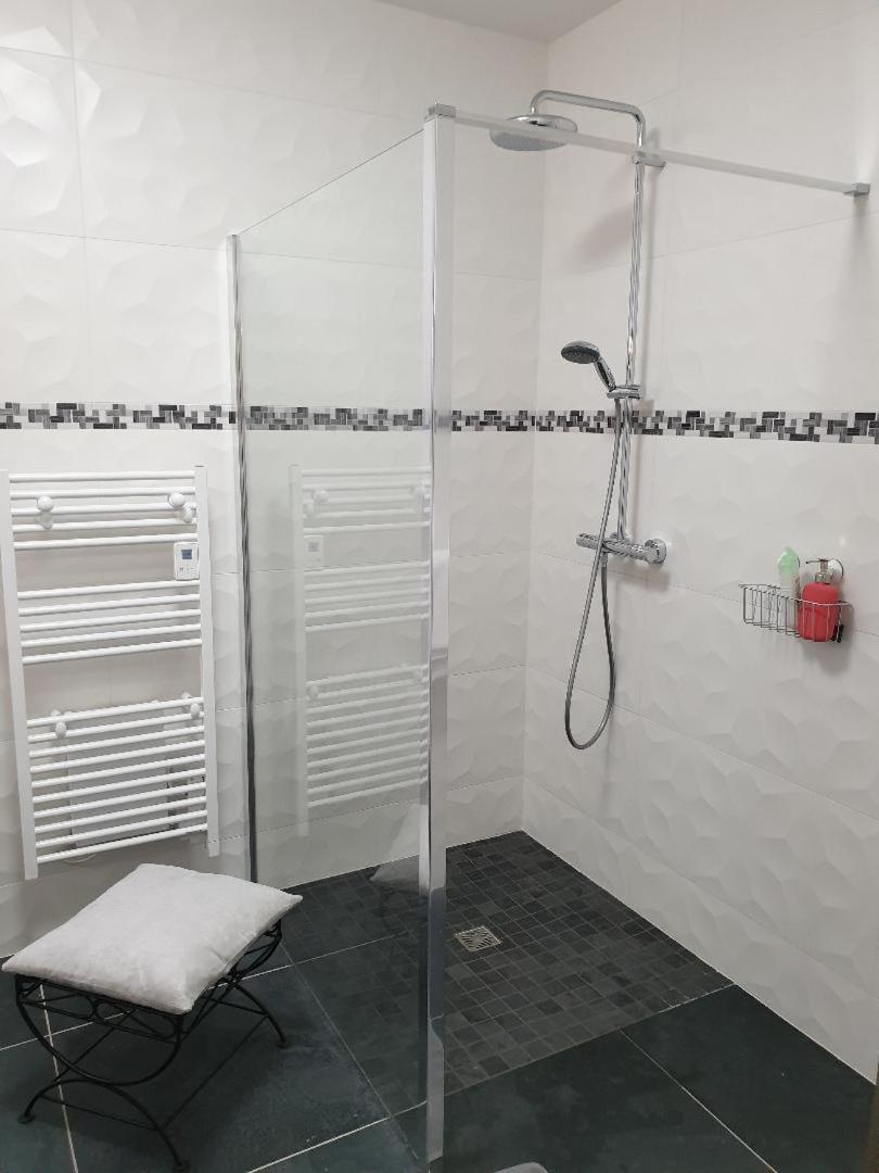 Family Room with Private Bathroom photo 3