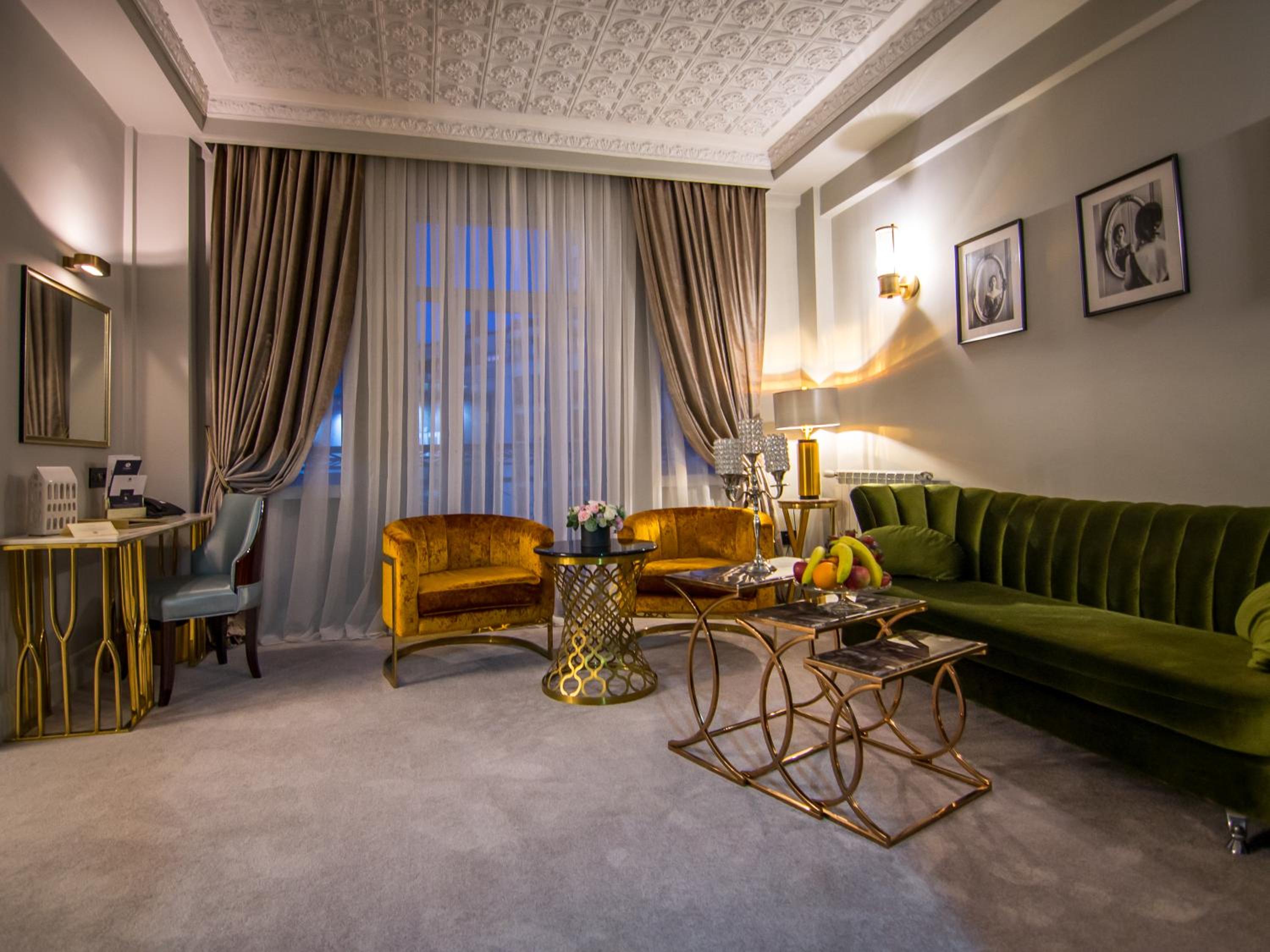 Executive Suite - Photo 26