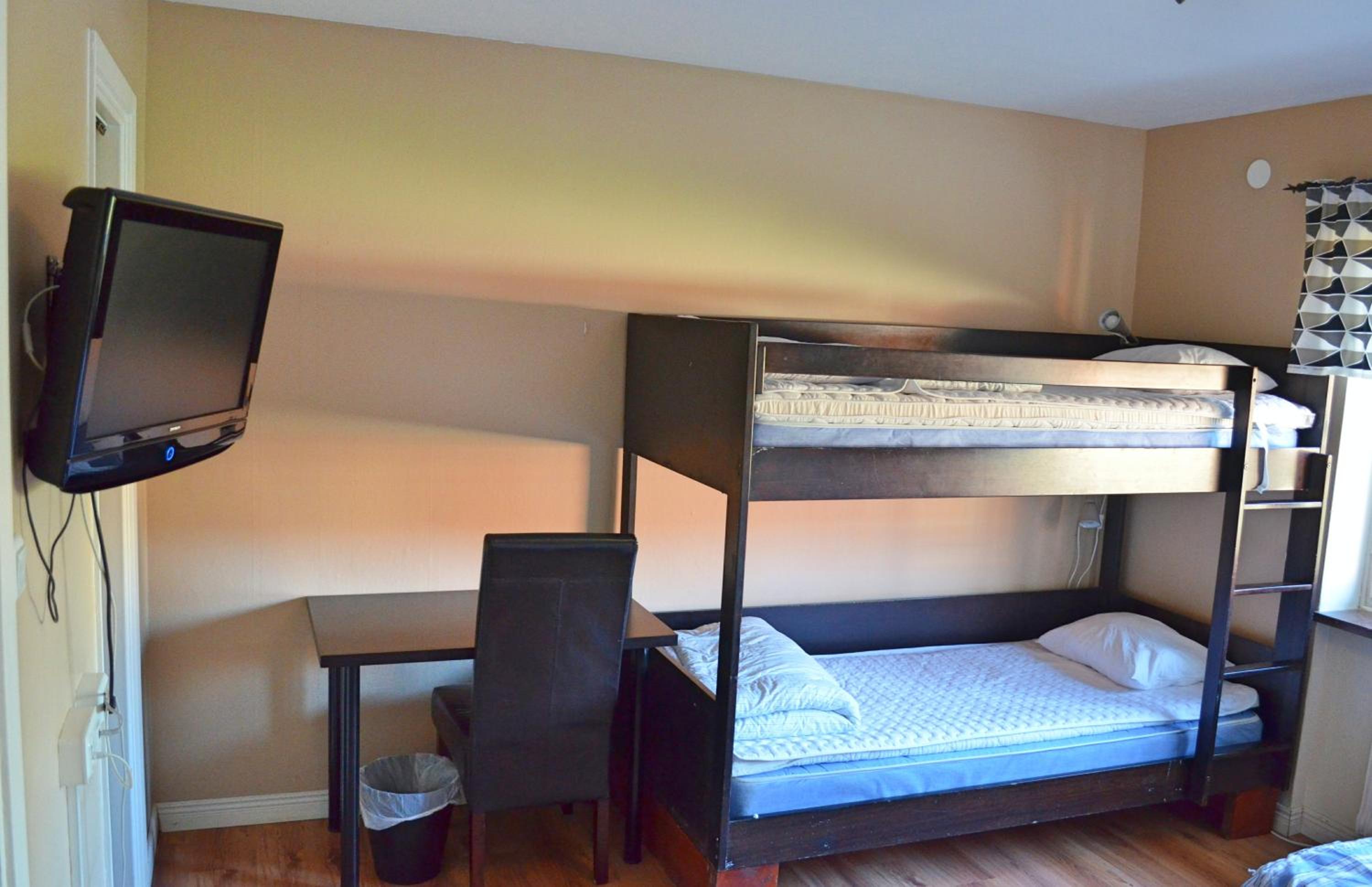 Budget Quadruple Room with Shared Toilet and Bathroom photo 1