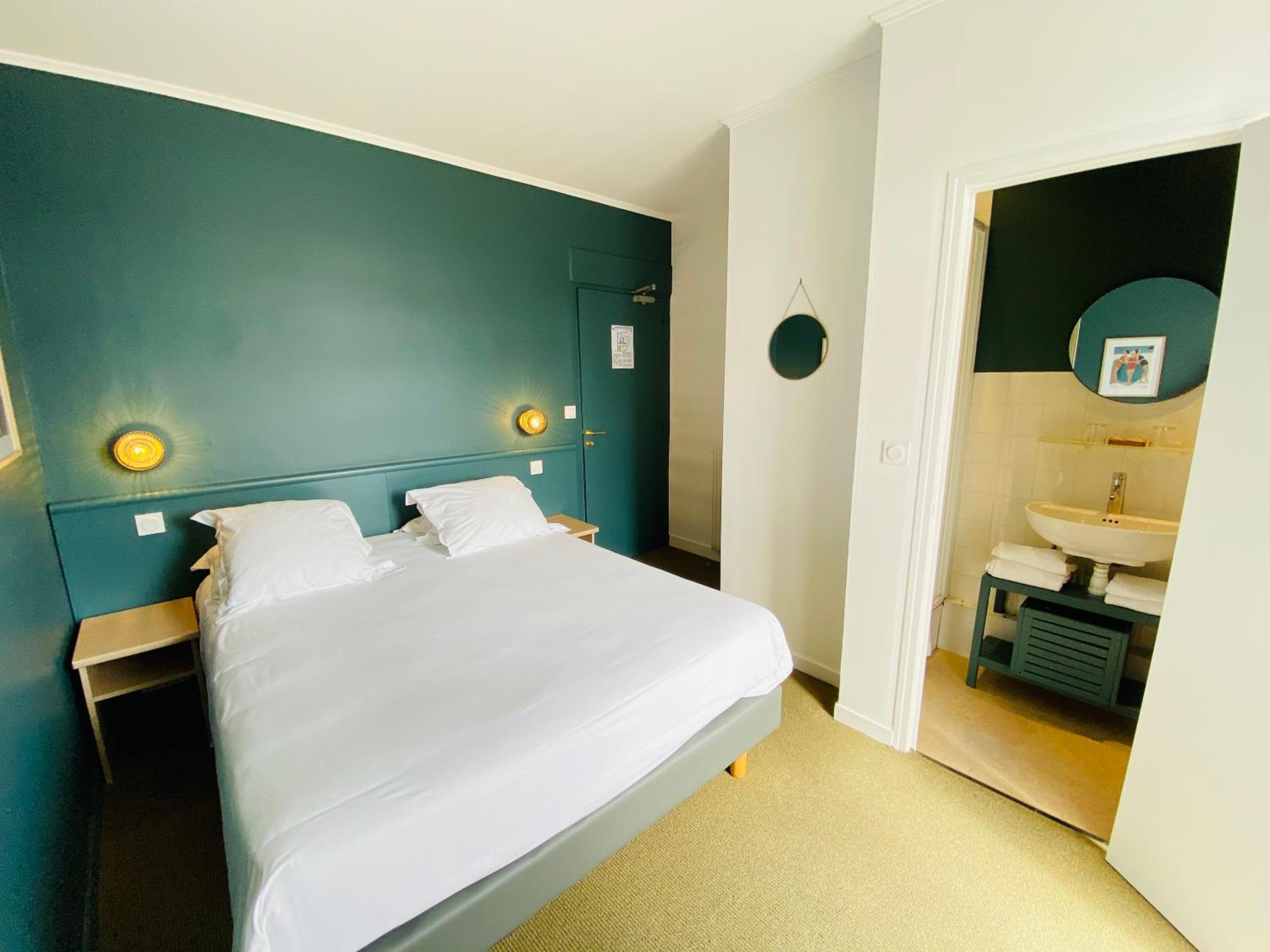 Standard Double Room photo 3