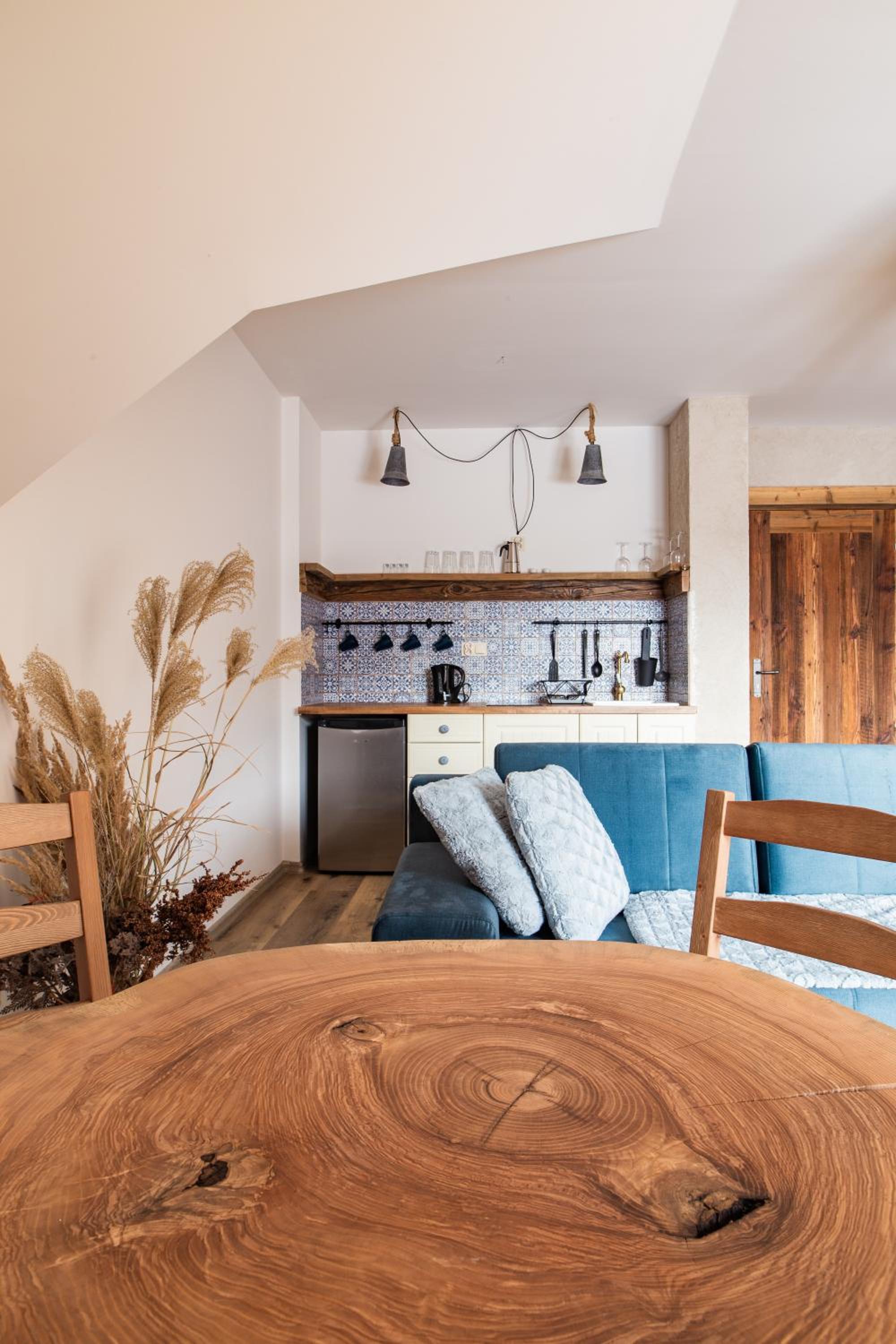 Apartment with Mountain View