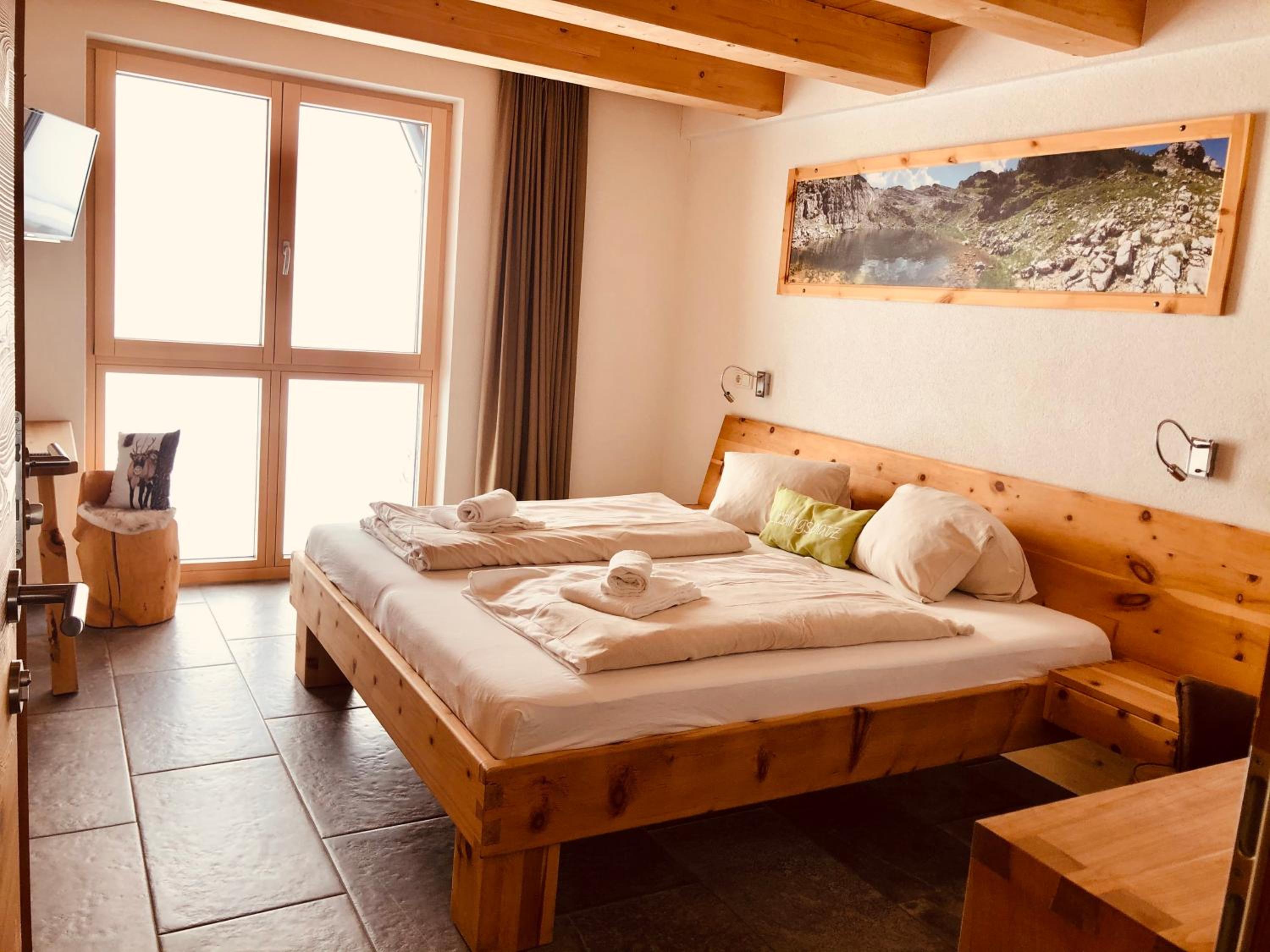 Deluxe Double Room with Shower - Photo 4