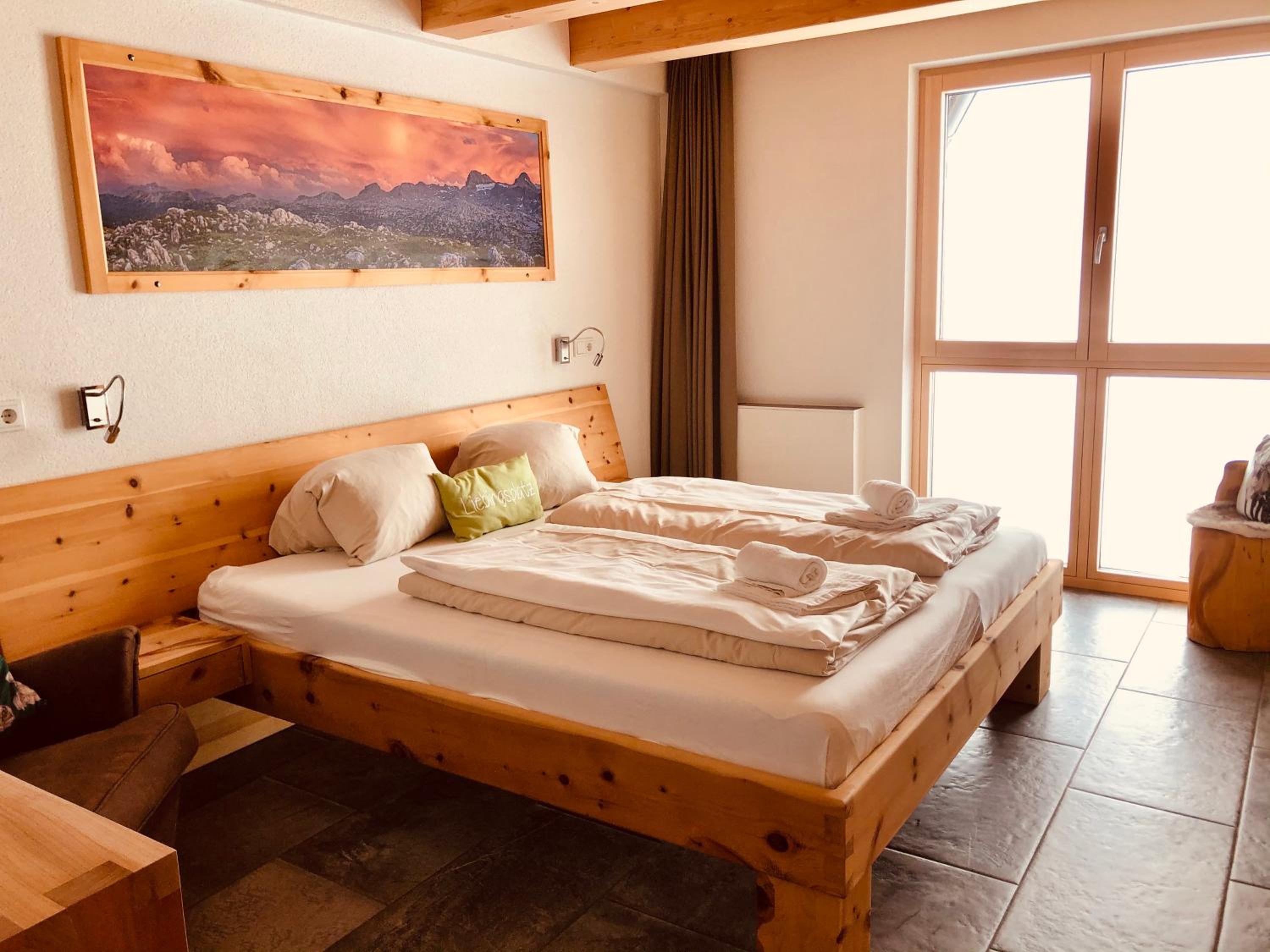 Deluxe Double Room with Shower - Photo 6