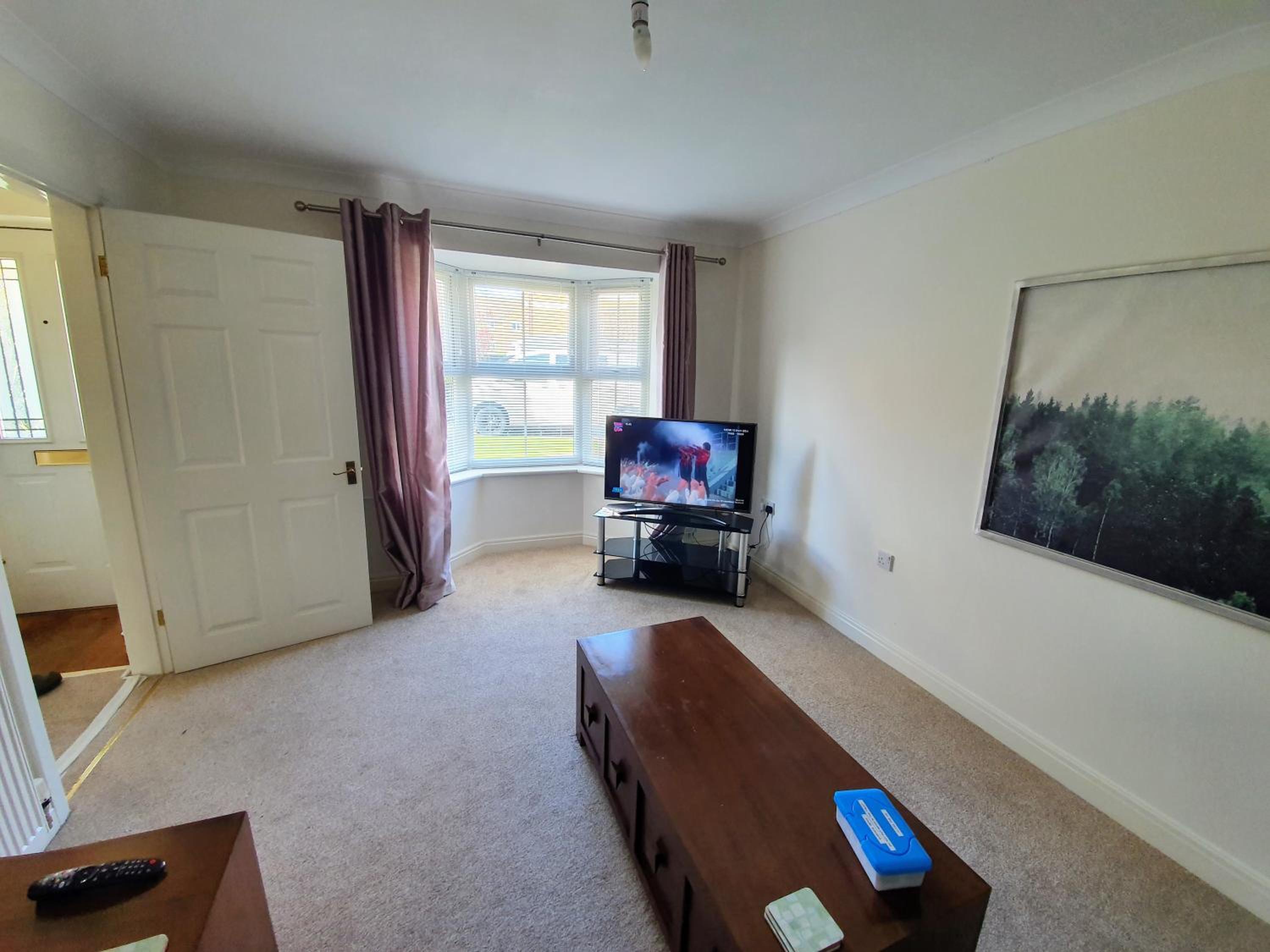 Three-Bedroom House - Photo 6