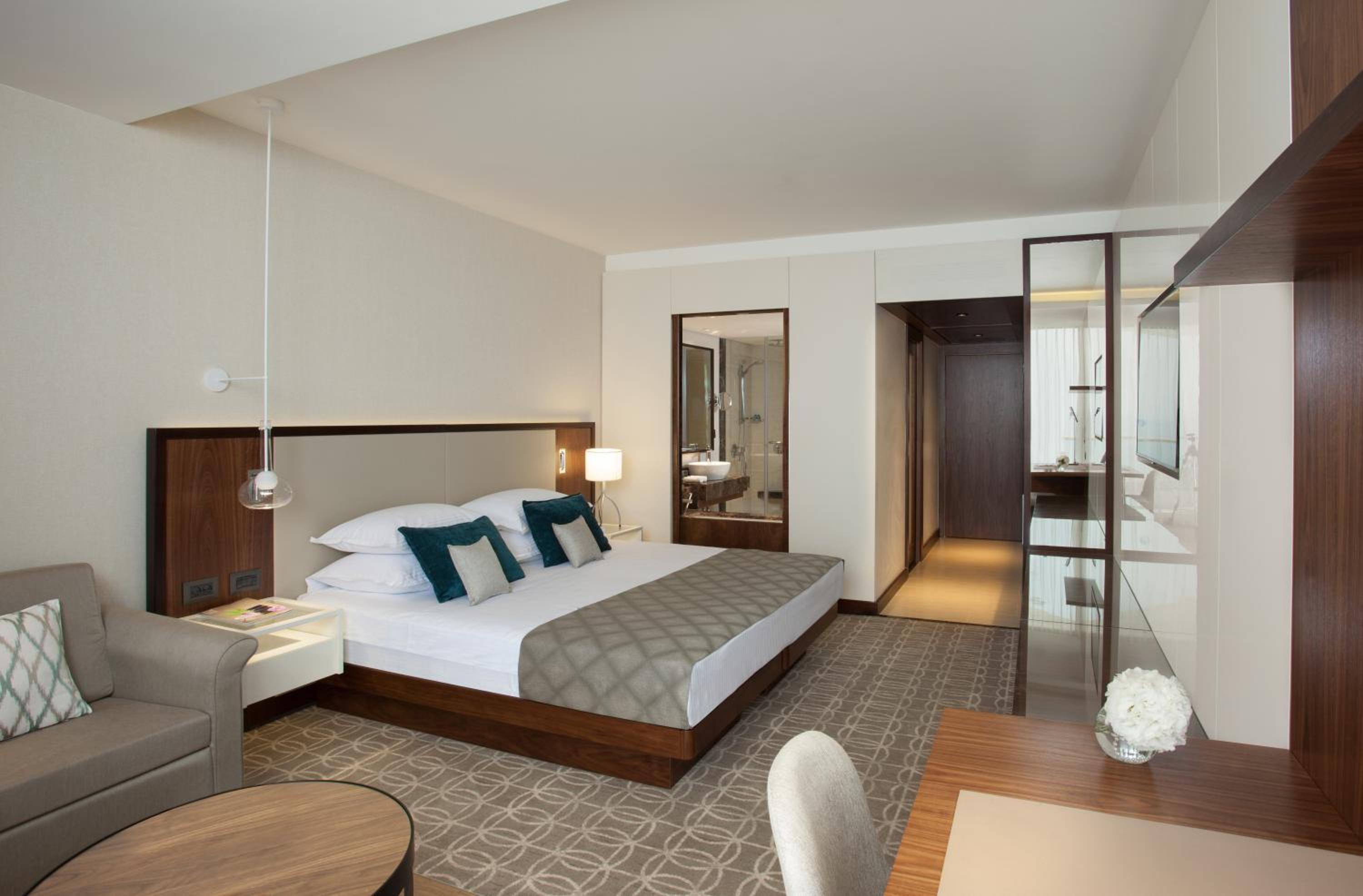 Royal Room - Photo 1