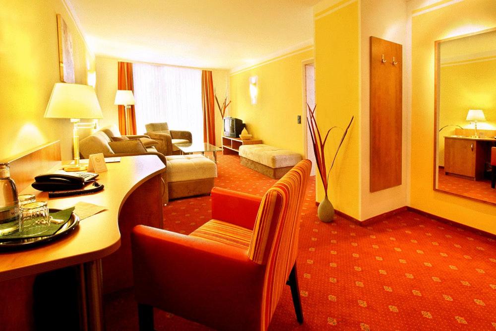 Suite - Photo 1